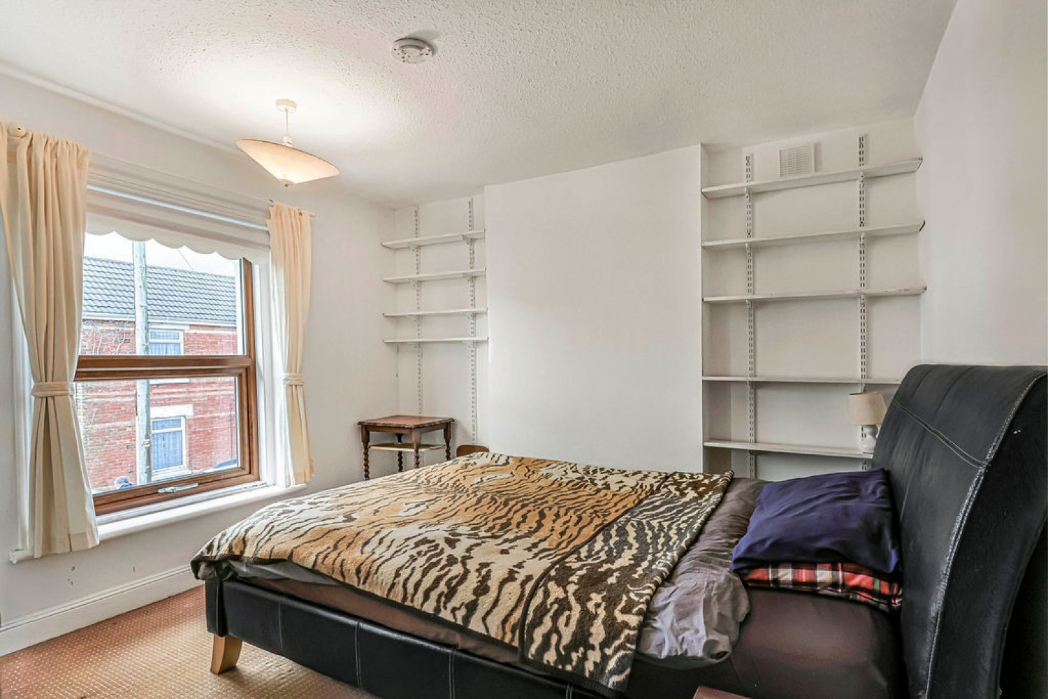 6 bedroom House in Priestly Road, Wallisdown