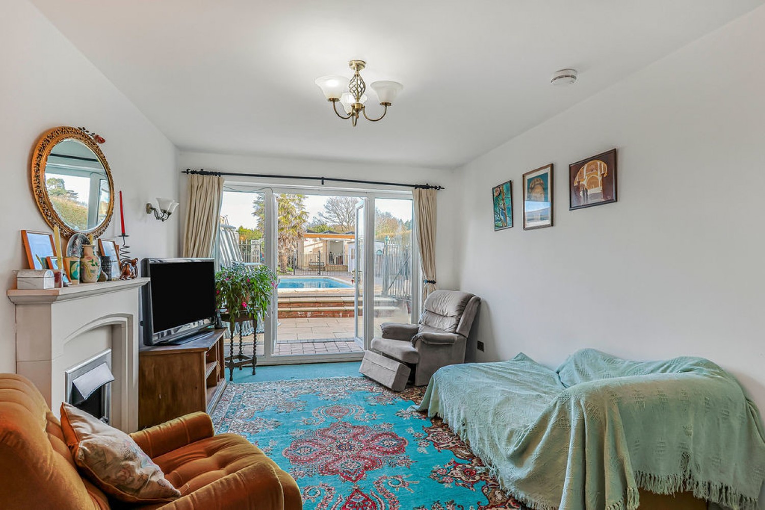 6 bedroom House in Priestly Road, Wallisdown