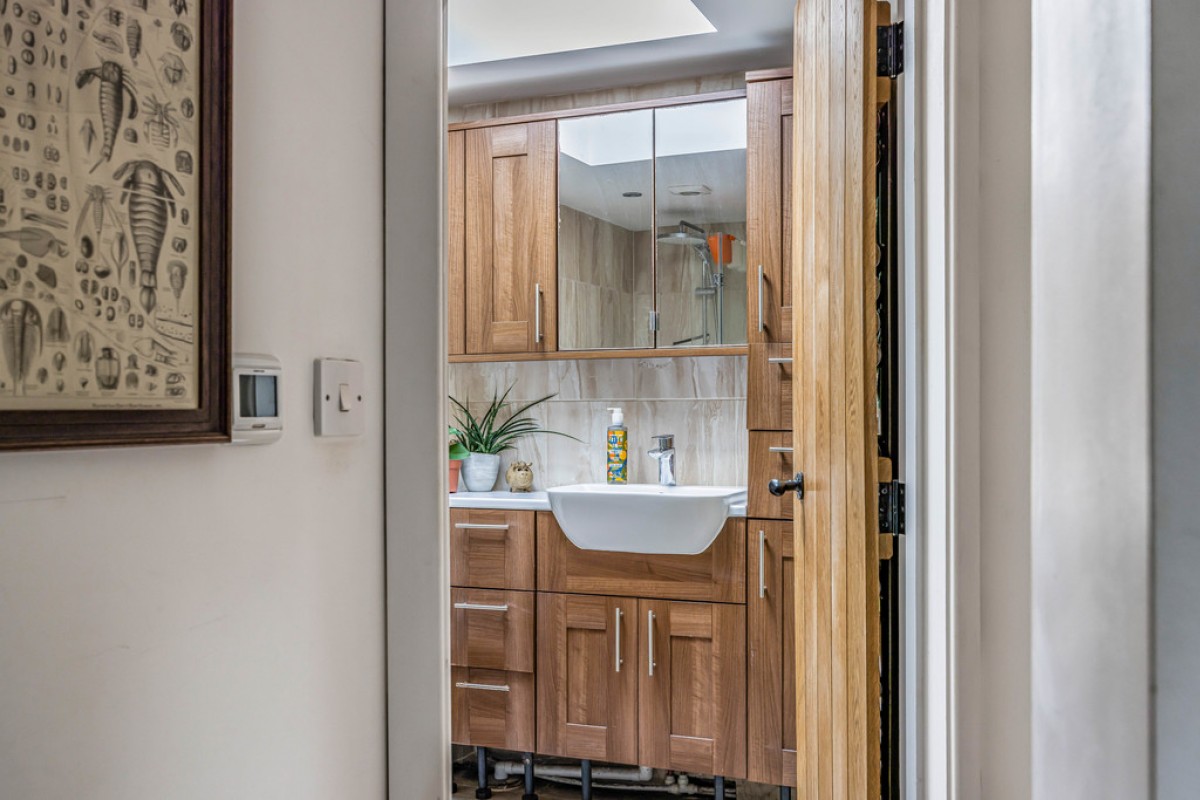 Salisbury Road, Burton