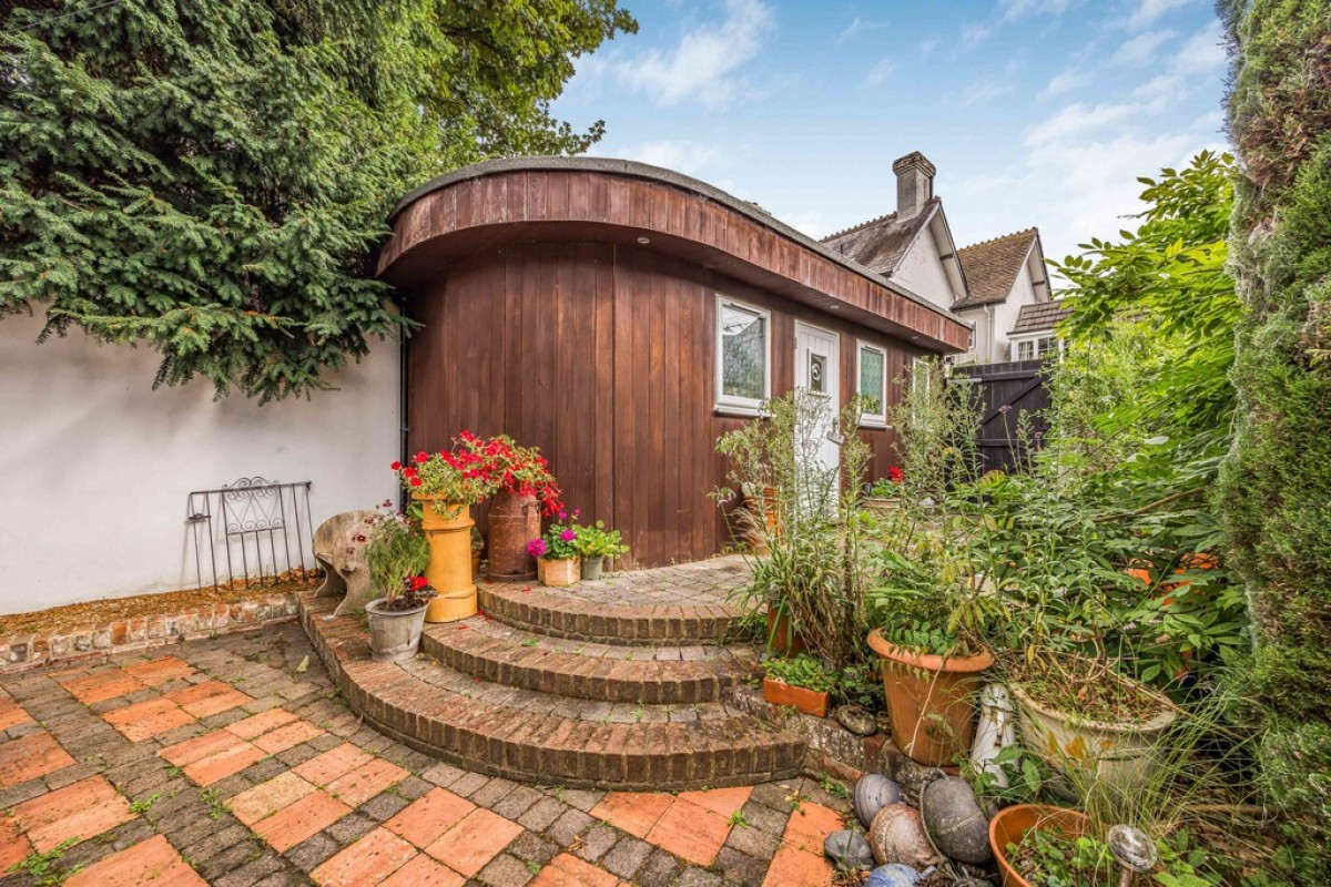 Salisbury Road, Burton