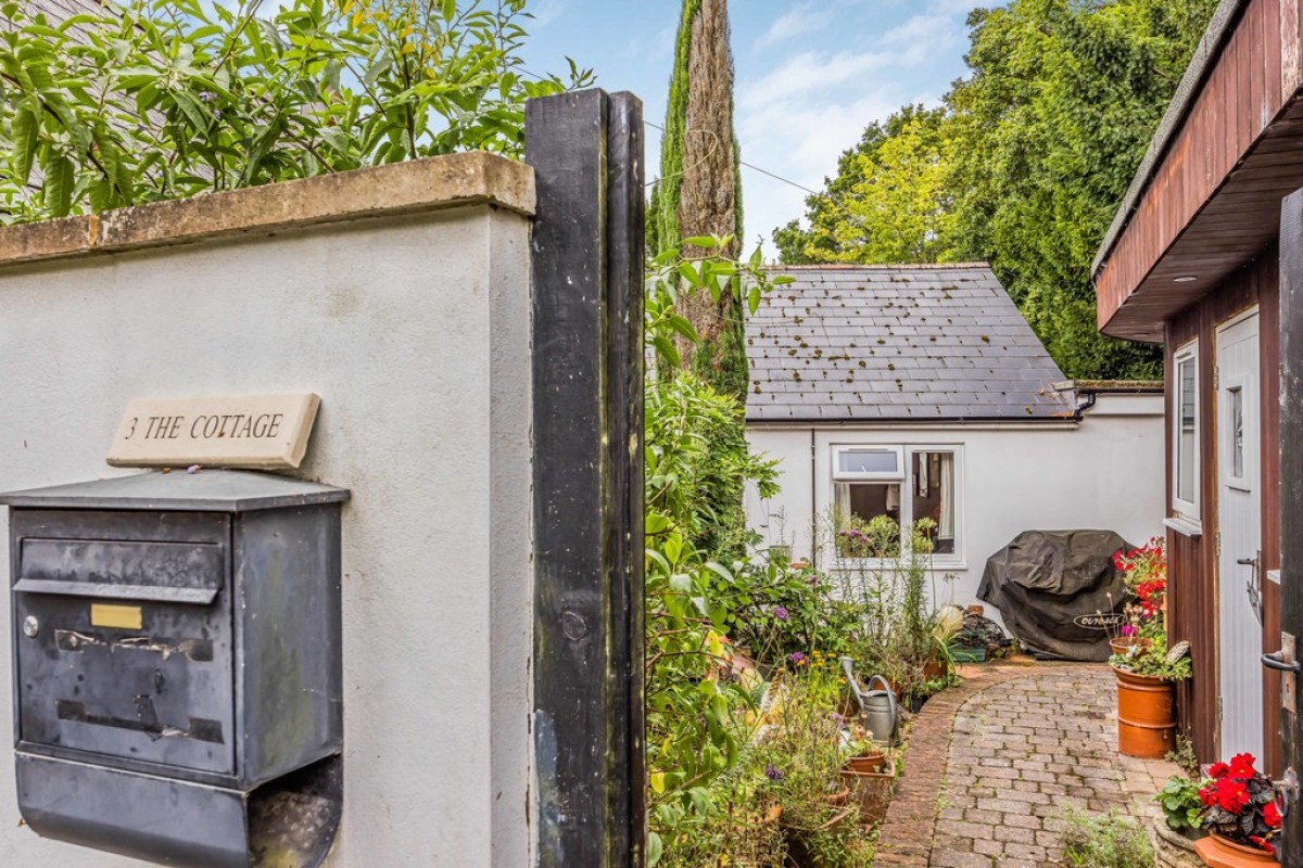 Salisbury Road, Burton