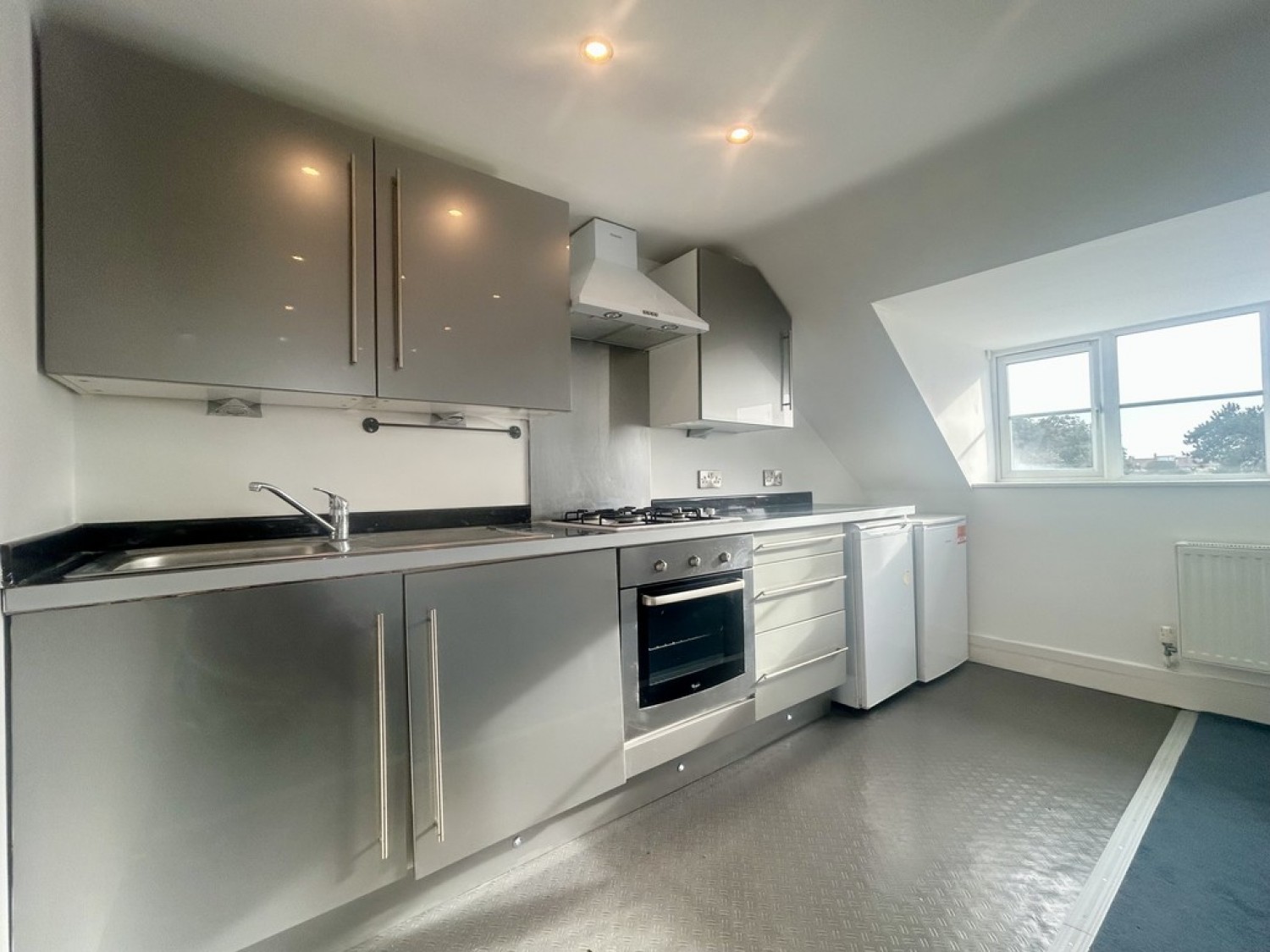 2 bedroom Flat in The Crescent, Bournemouth