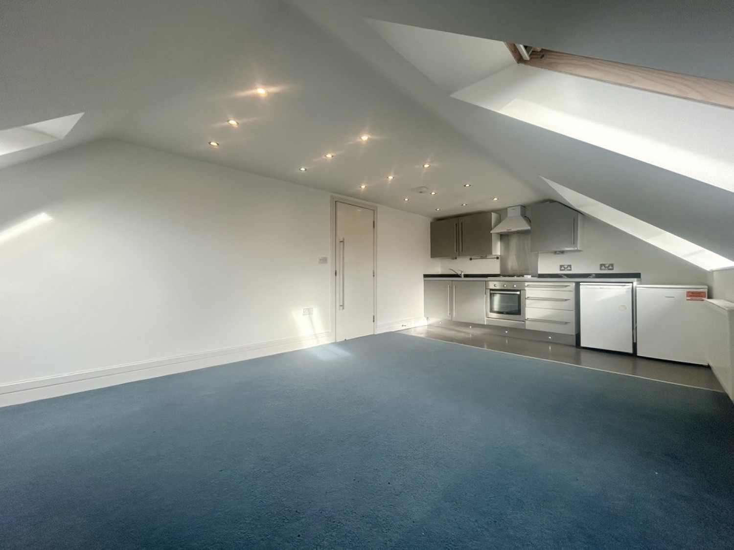 2 bedroom Flat in The Crescent, Bournemouth