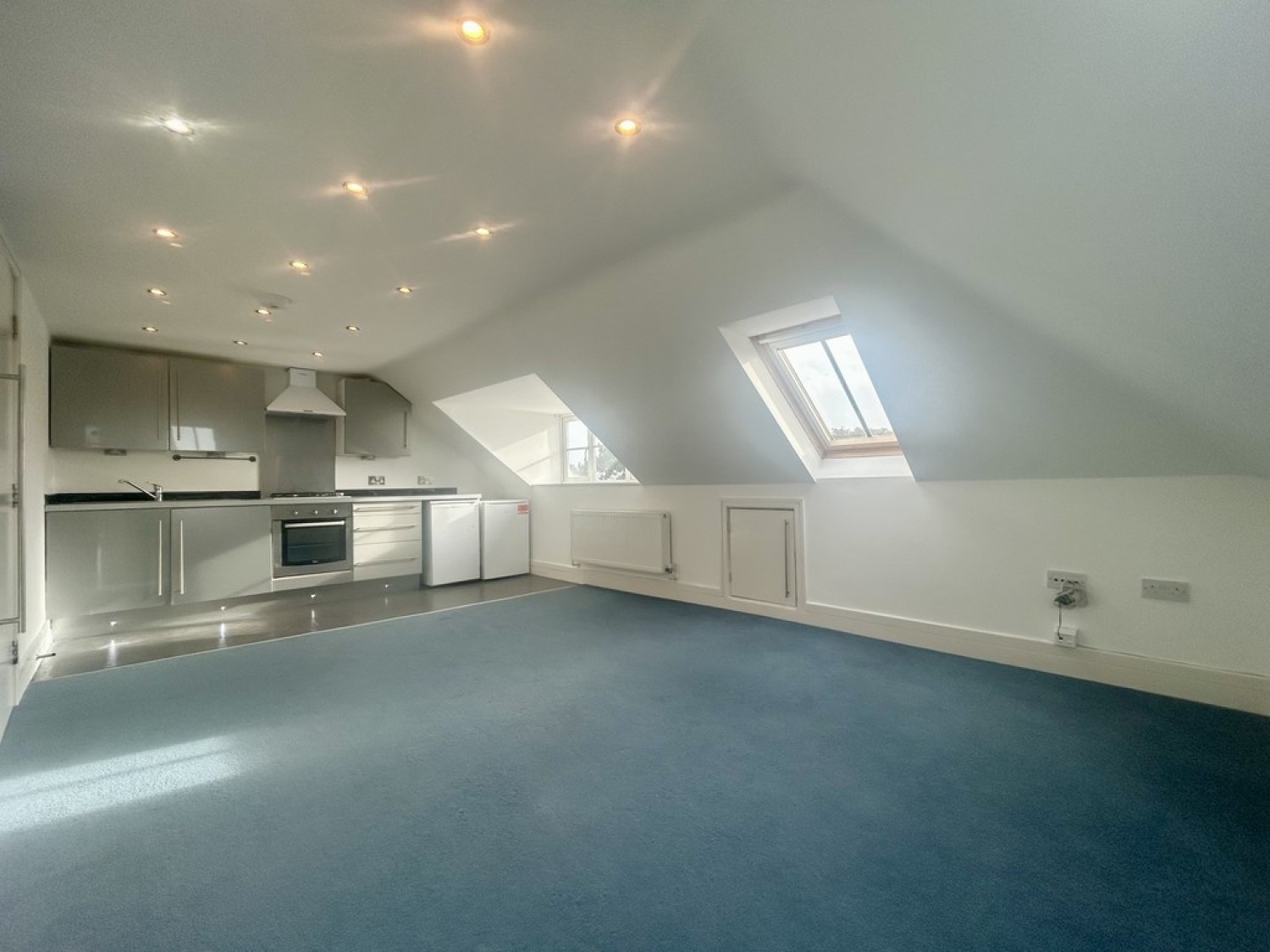 2 bedroom Flat in The Crescent, Bournemouth