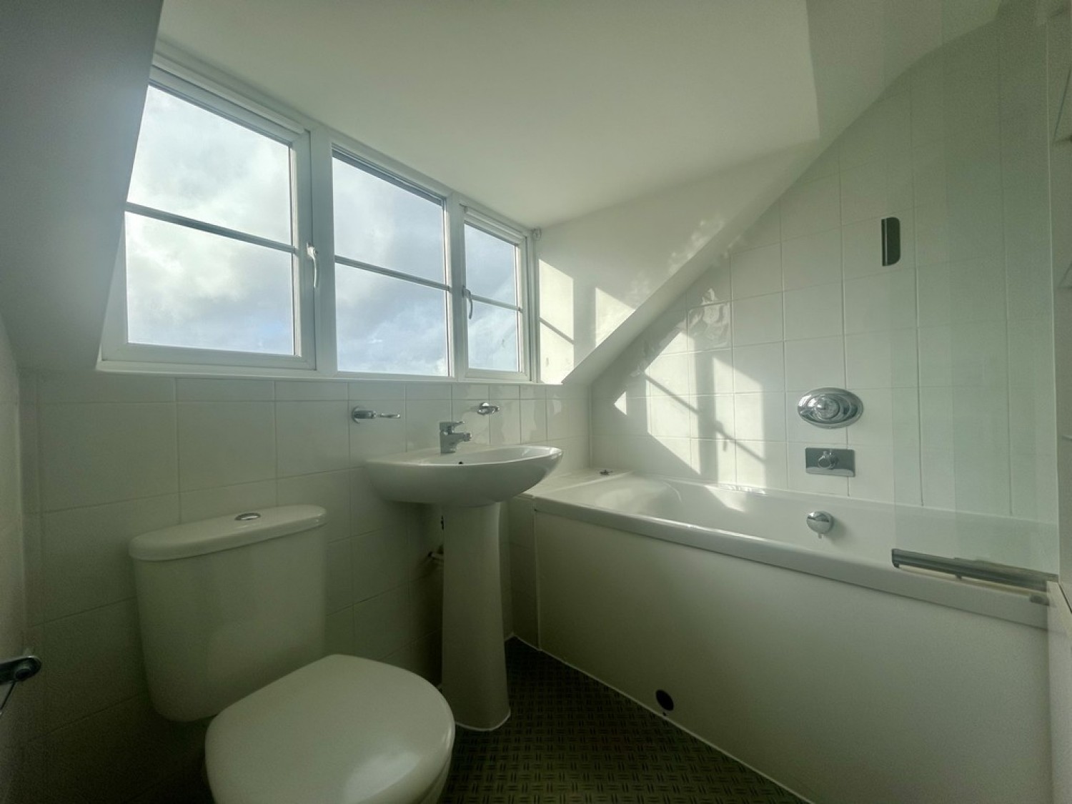 2 bedroom Flat in The Crescent, Bournemouth