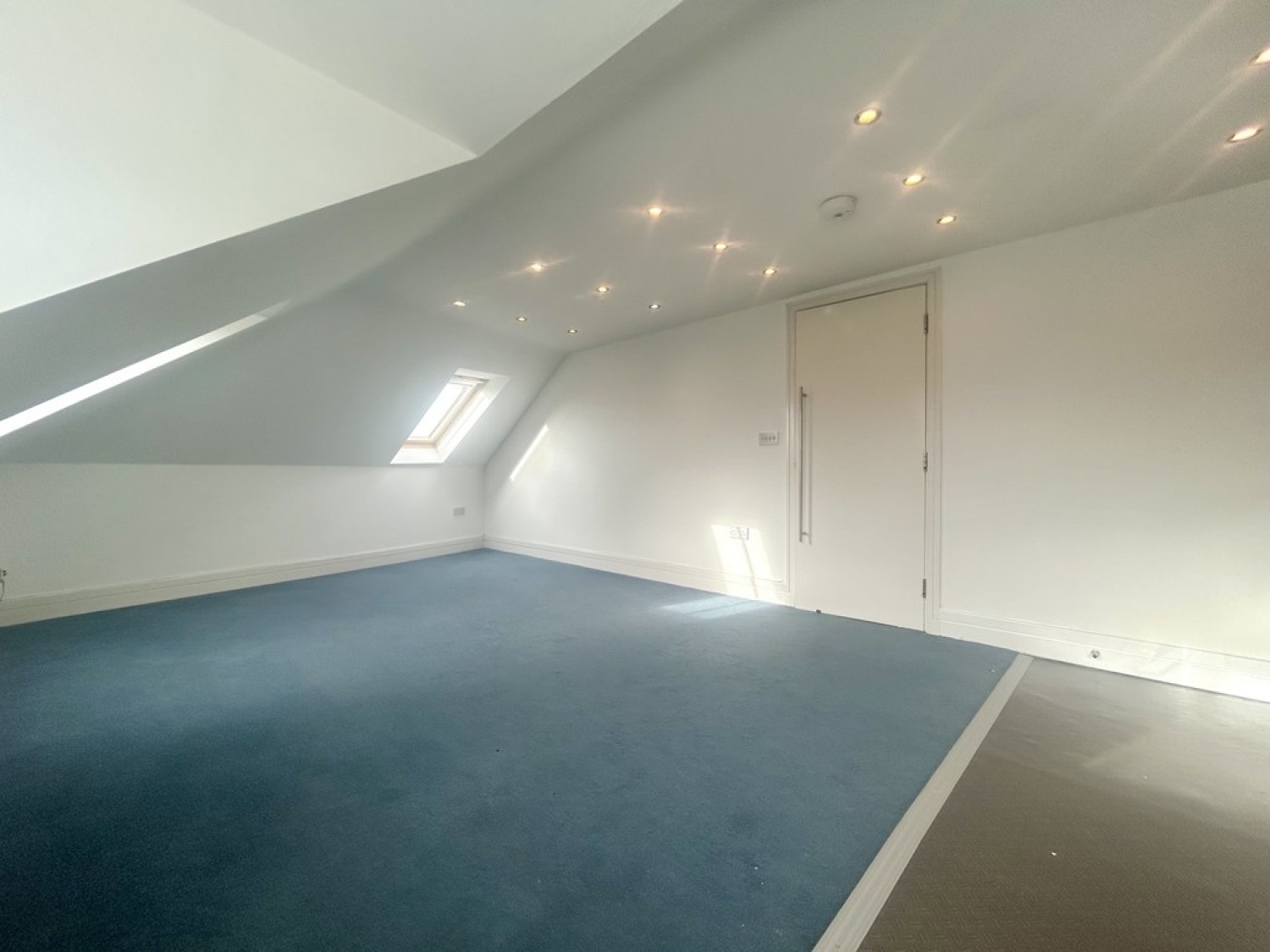 2 bedroom Flat in The Crescent, Bournemouth