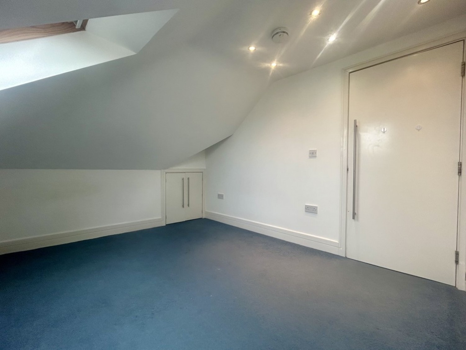 2 bedroom Flat in The Crescent, Bournemouth