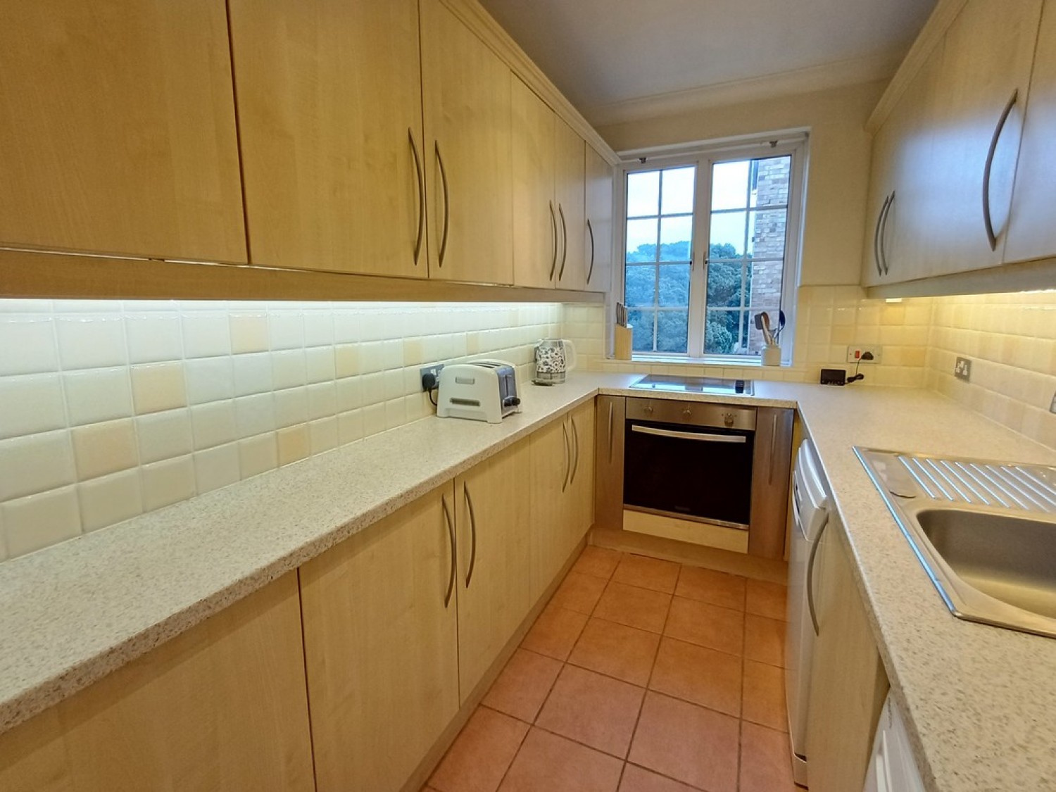2 bedroom Flat for Letting Sea Road, Bournemouth