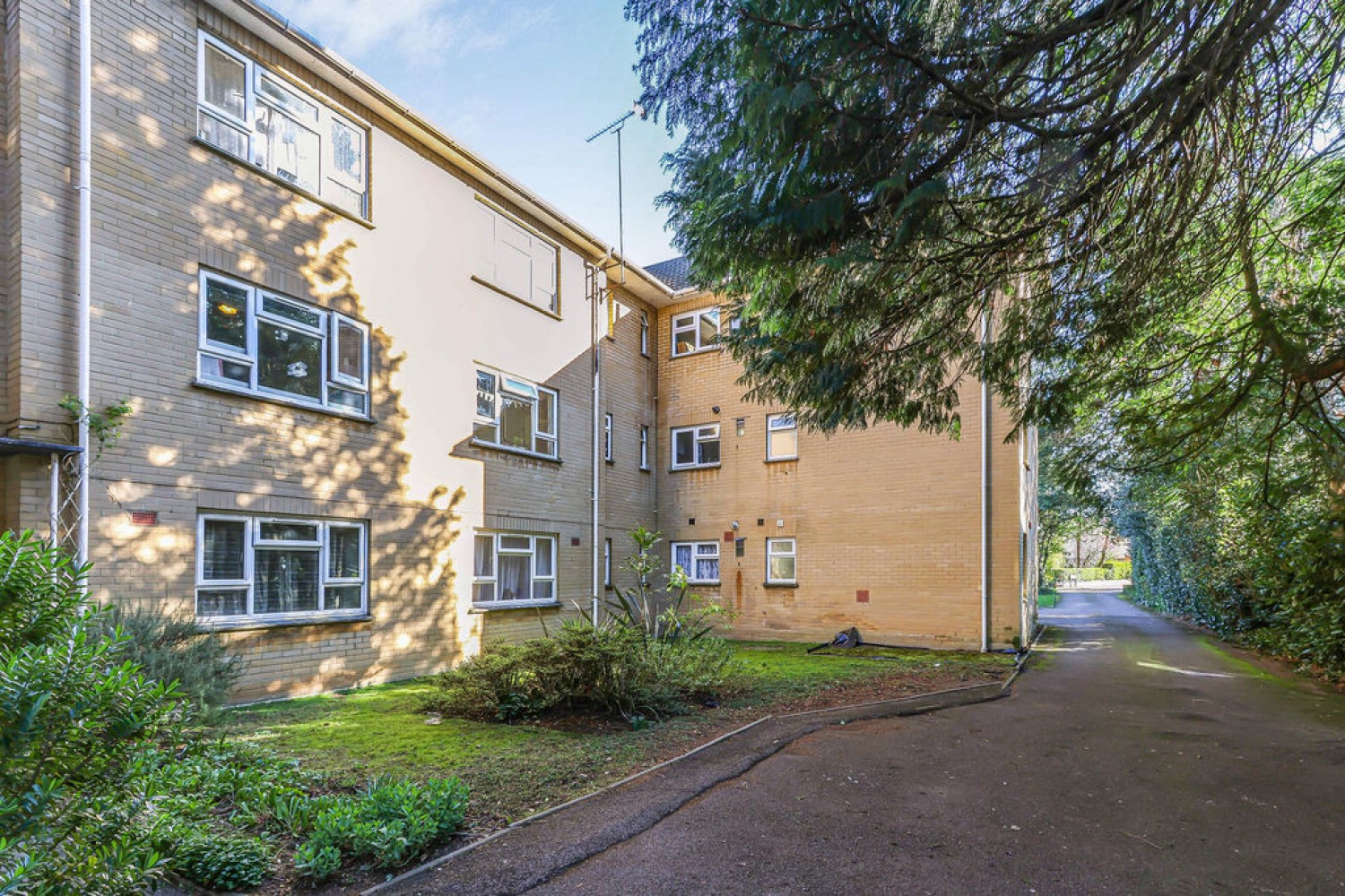 2 bedroom Flat for Sale Richmond Park Road, Bournemouth
