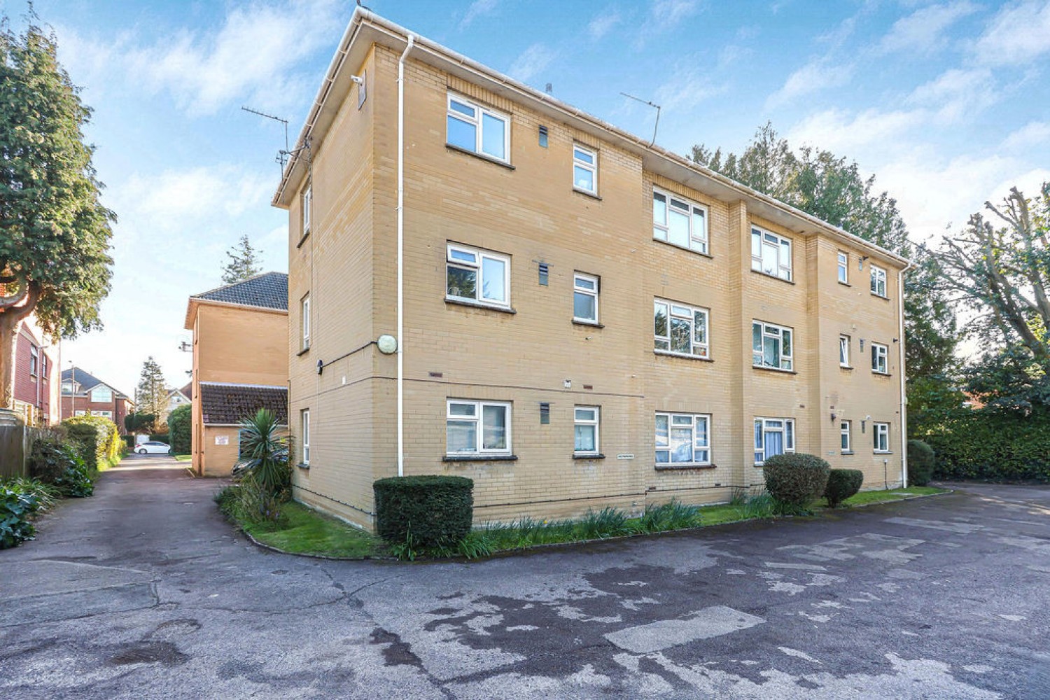 2 bedroom Flat for Sale Richmond Park Road, Bournemouth