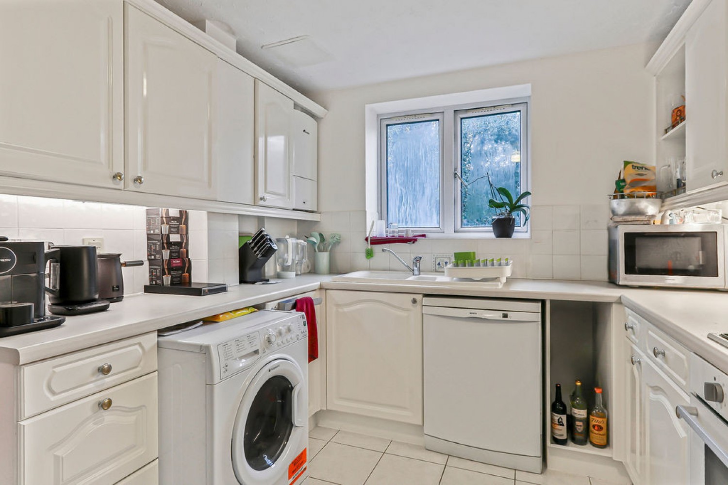 2 bedroom Flat for Letting St Peters Road, Bournemouth