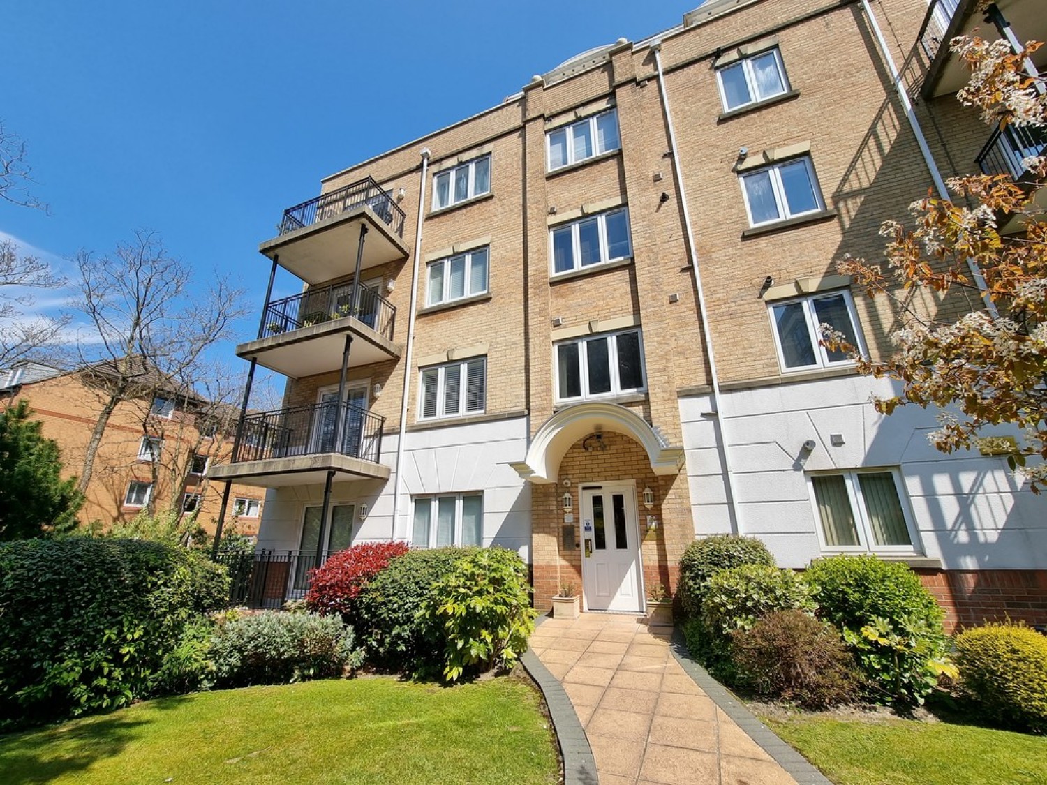 2 bedroom Flat for Letting St Peters Road, Bournemouth