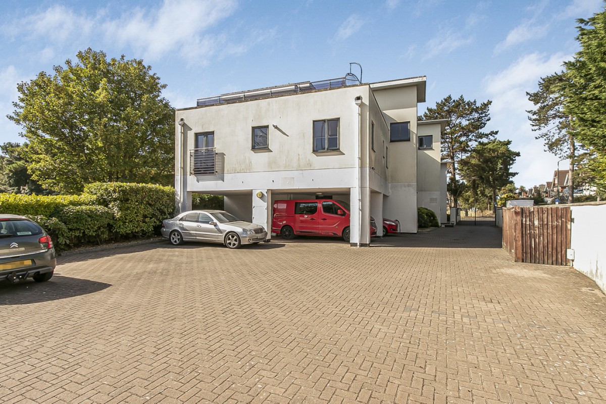 Kings Park Drive, Bournemouth