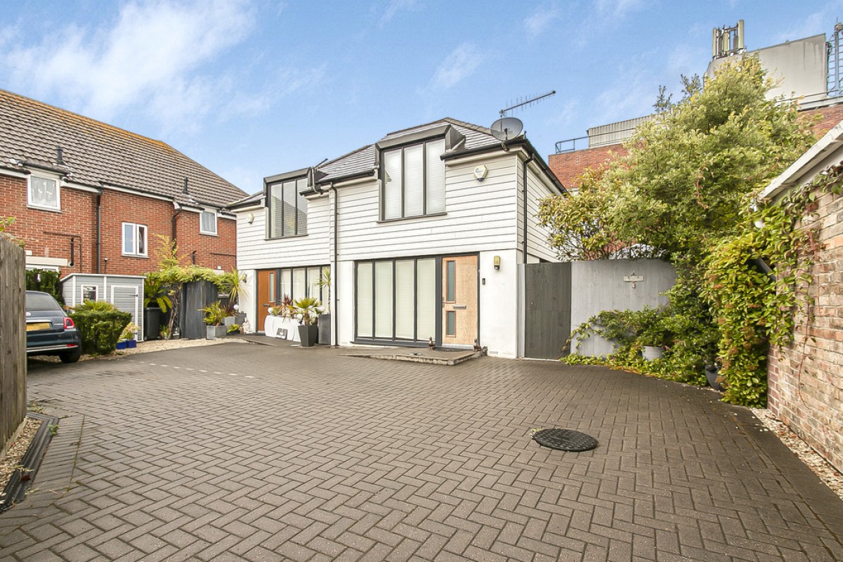 Gladstone Road West, Boscombe