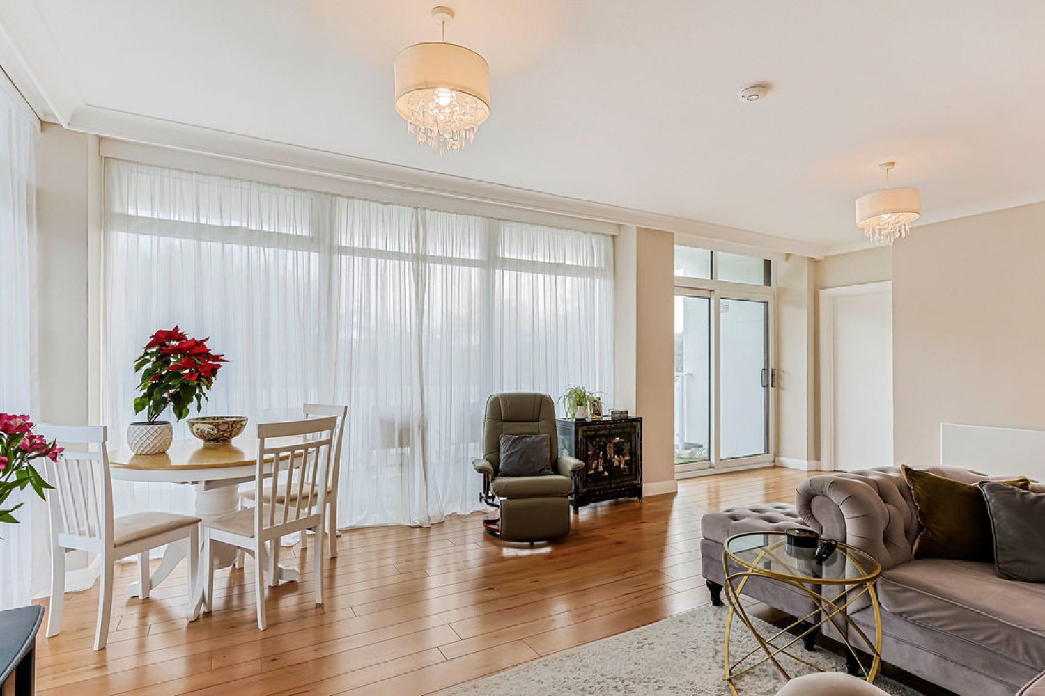 3 bedroom Flat in Bath Road, Bournemouth, Dorset