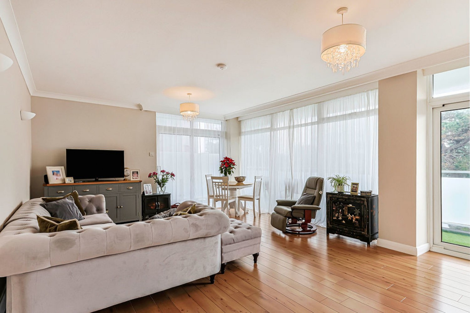 3 bedroom Flat in Bath Road, Bournemouth, Dorset