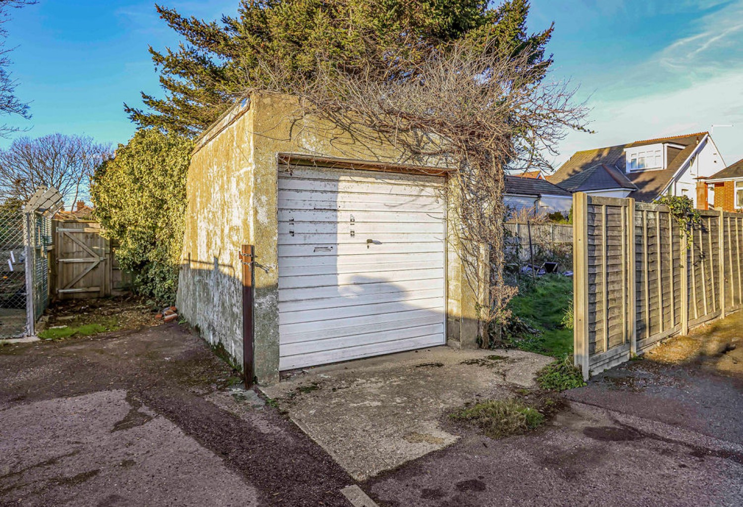 3 bedroom Land (Residential) for Sale Starlight Indian Cuisine