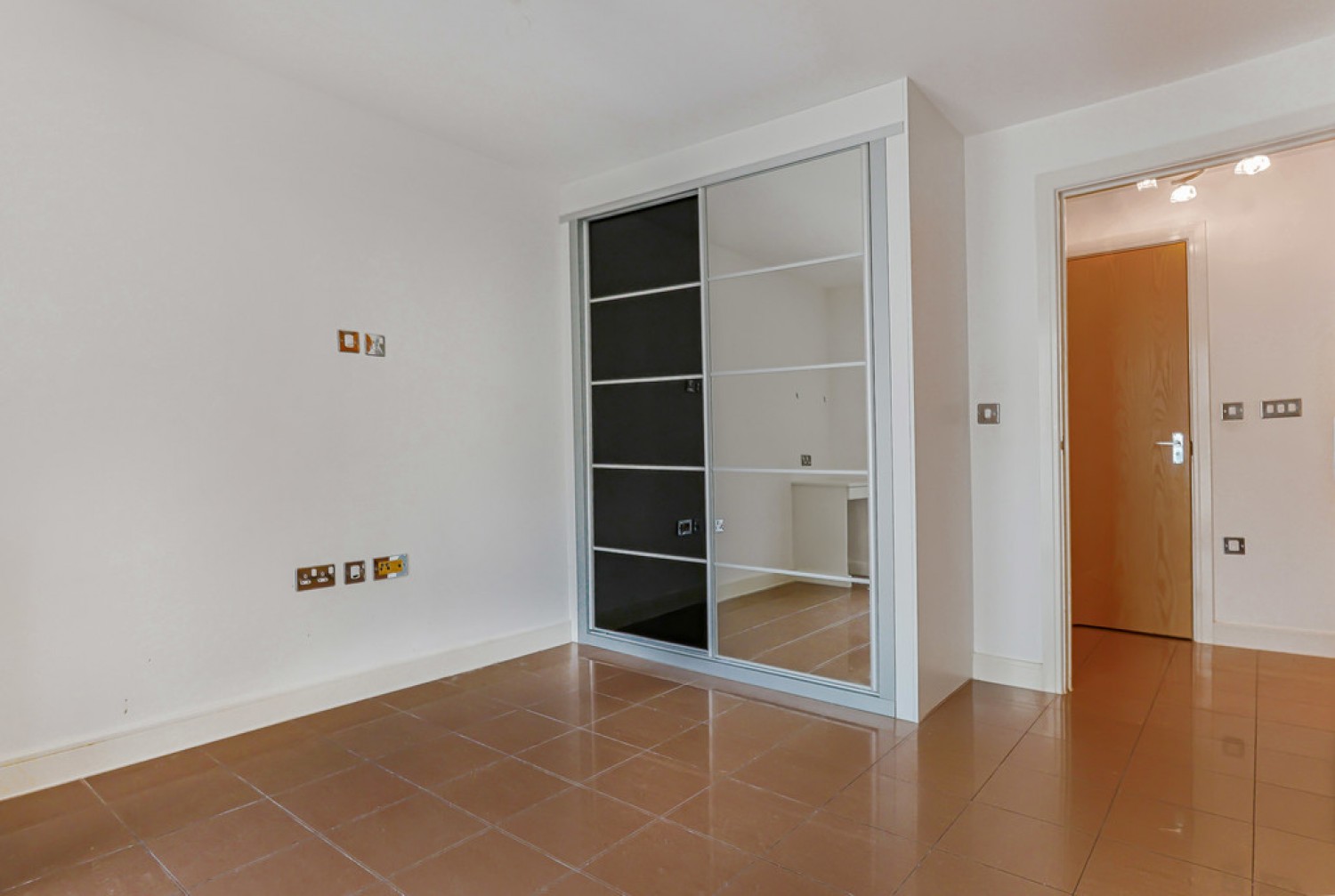 3 bedroom Flat for Sale Honeycombe Chine, Bournemouth