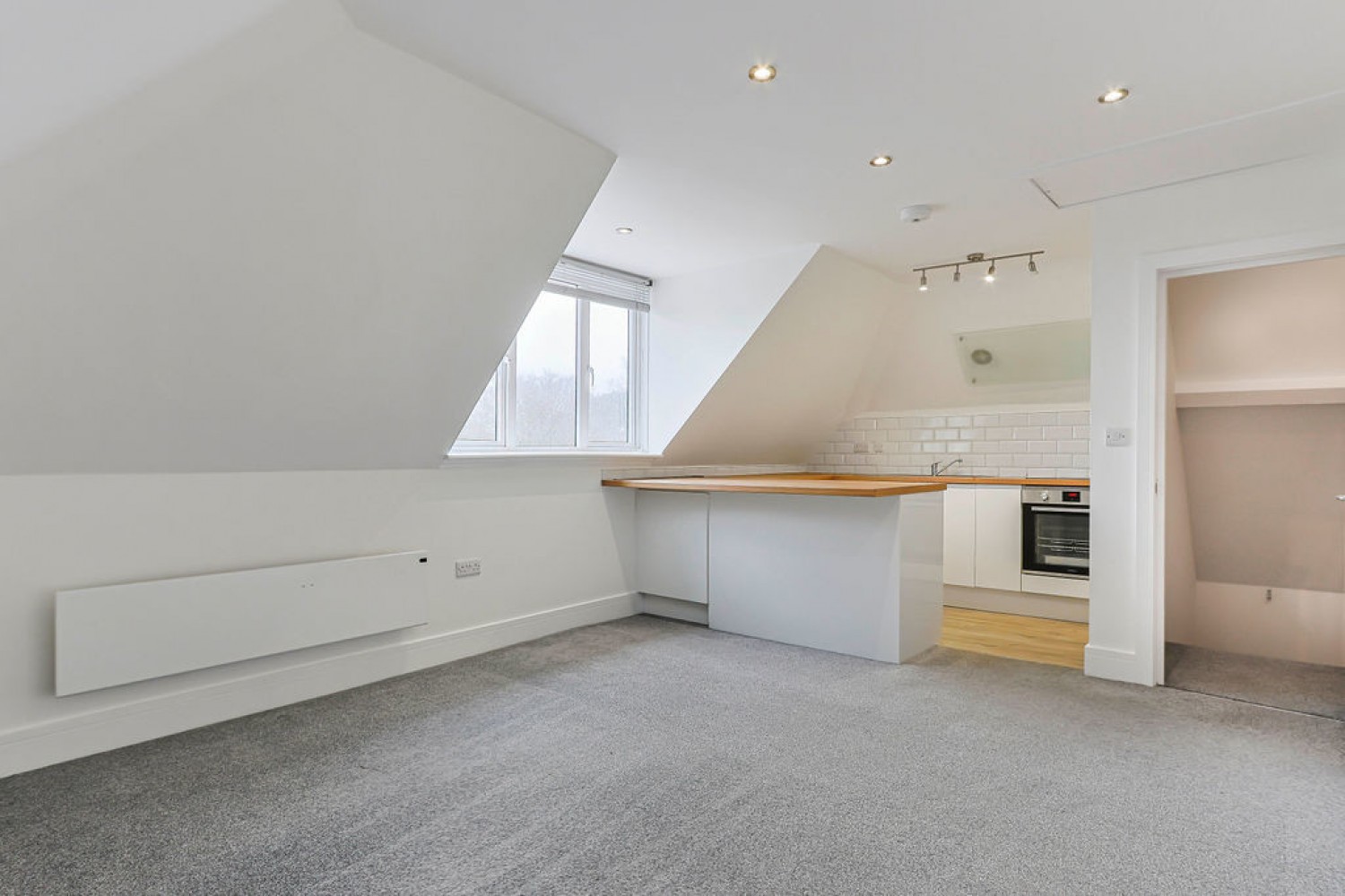 3 bedroom Flat in Heron Court Road, Bournemouth