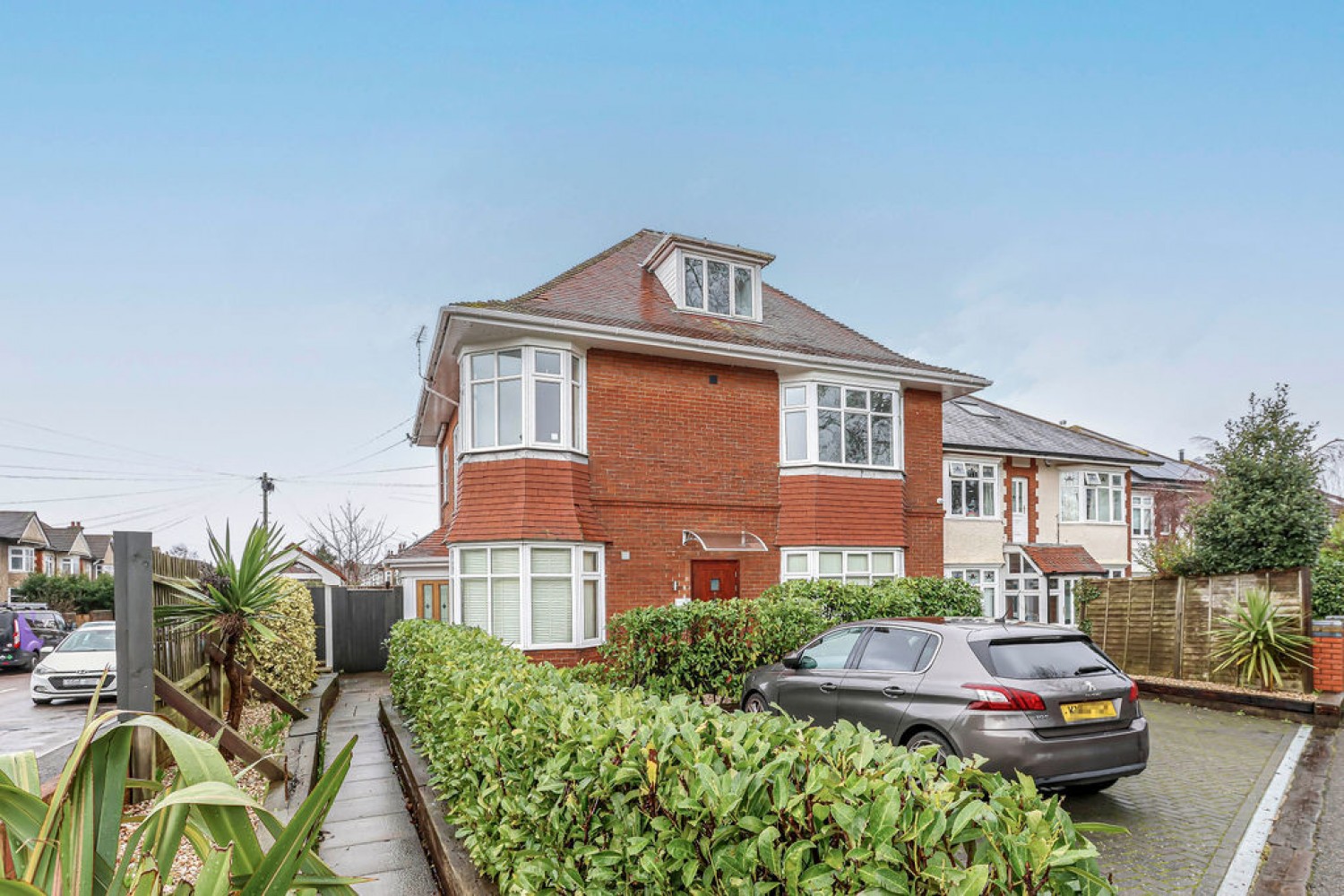 3 bedroom Flat in Heron Court Road, Bournemouth