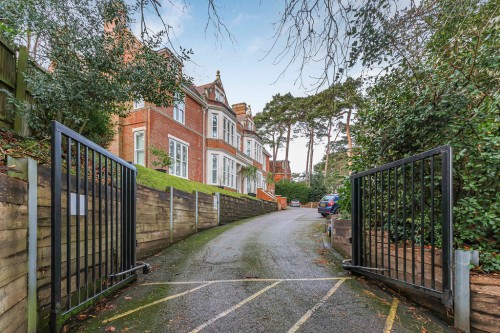 Bassett House, Knyveton Road