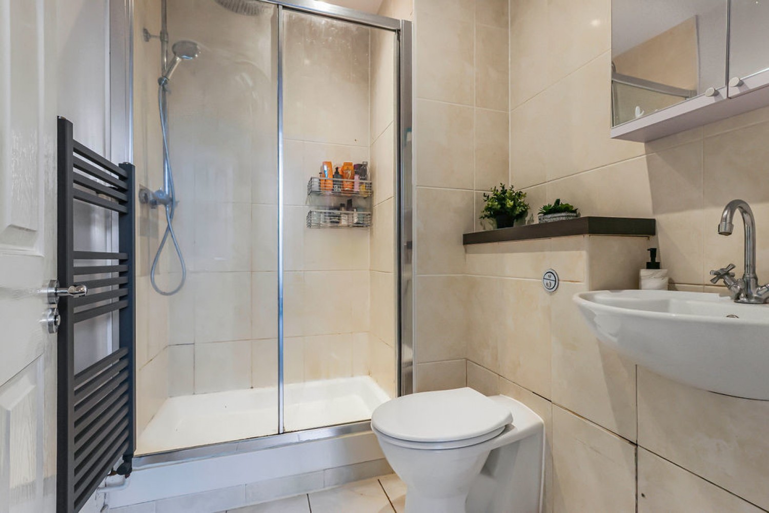 2 bedroom Flat in Bassett House, Knyveton Road