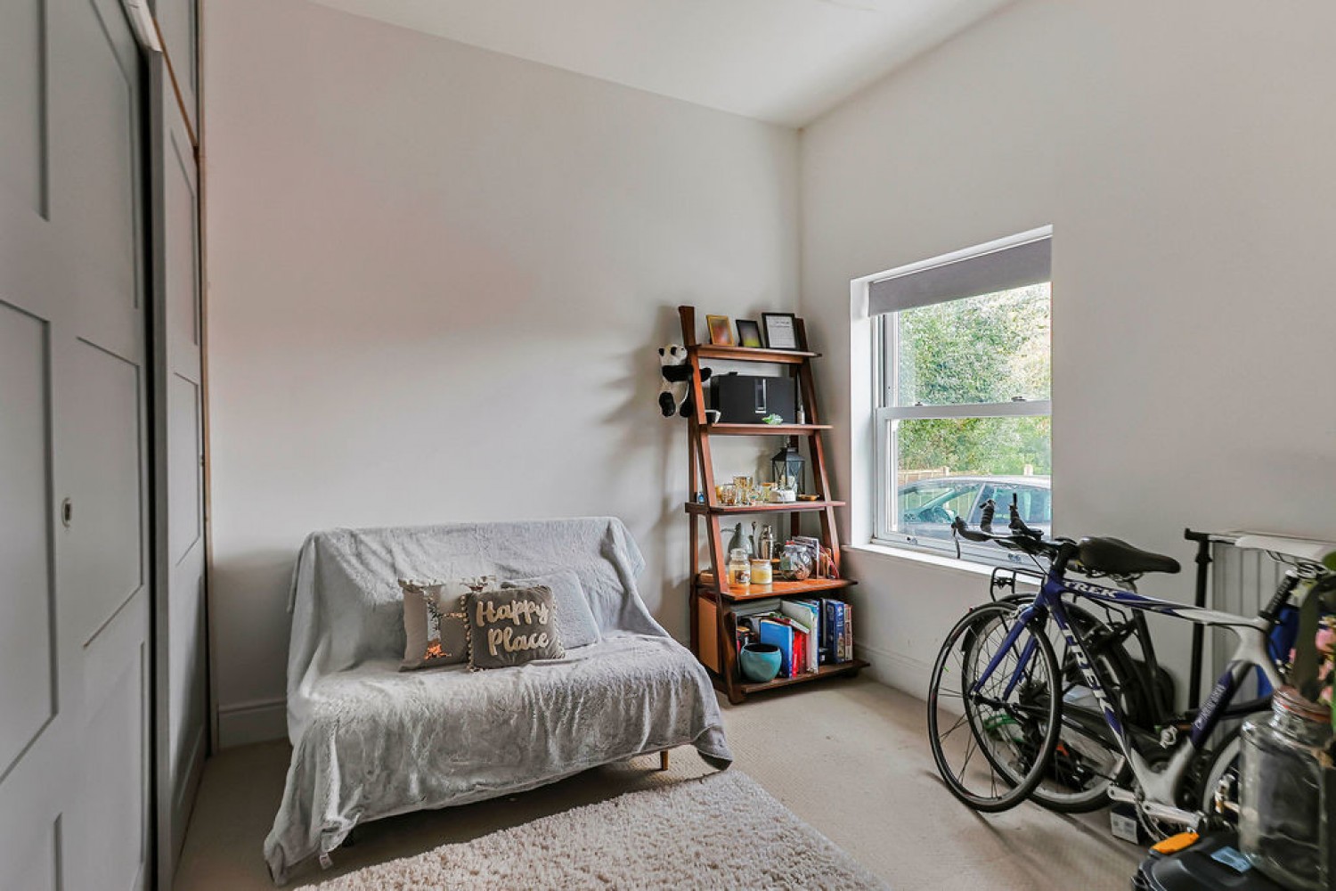 2 bedroom Flat in Bassett House, Knyveton Road