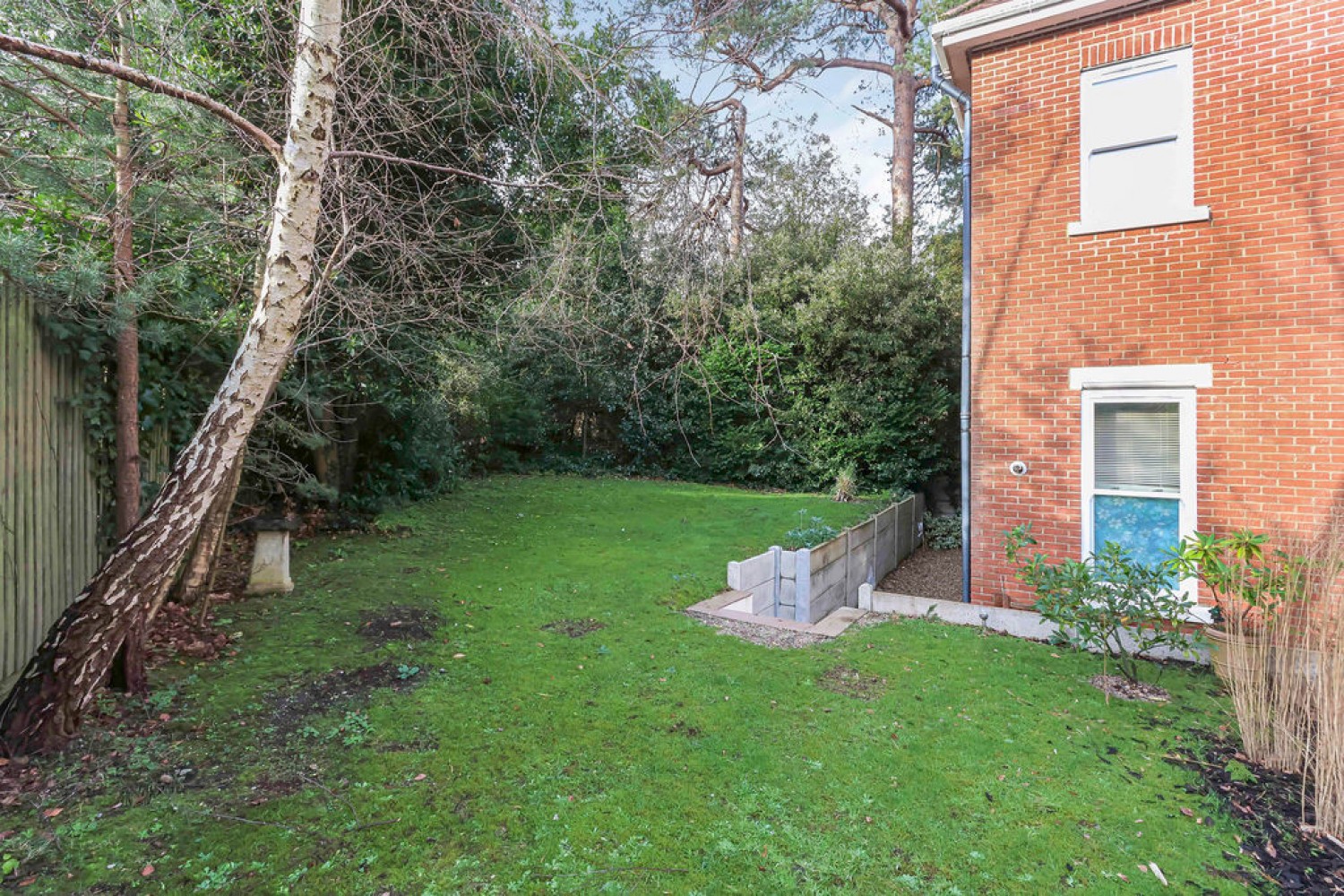 2 bedroom Flat in Bassett House, Knyveton Road