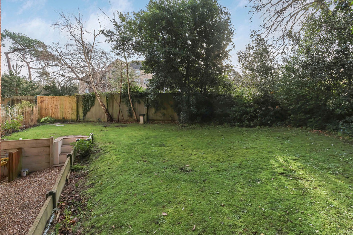 2 bedroom Flat in Bassett House, Knyveton Road