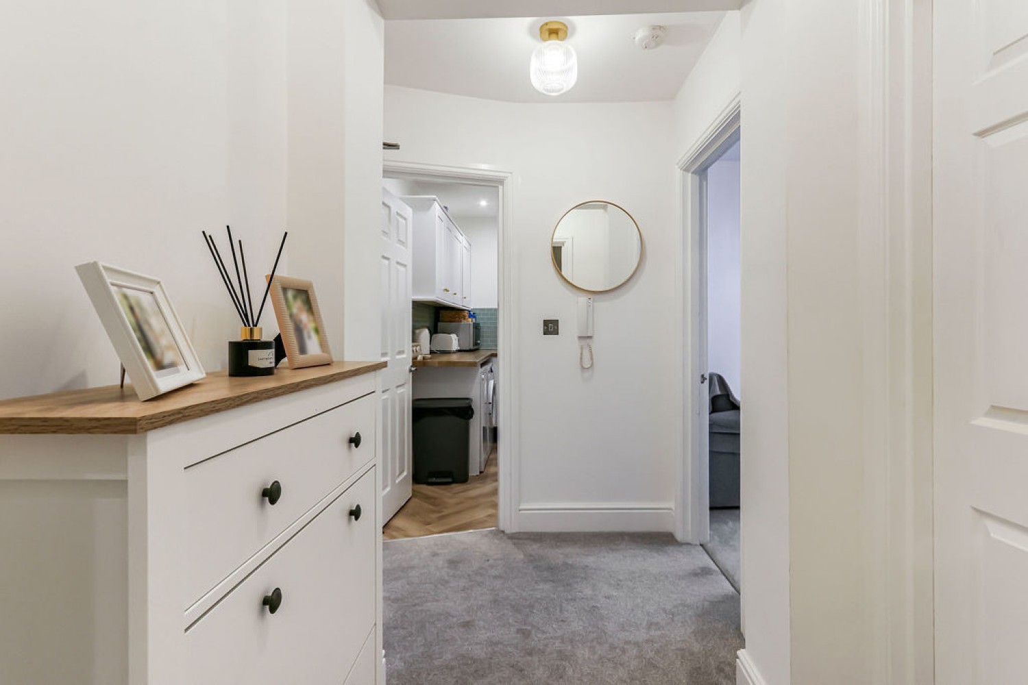 2 bedroom Flat in Bassett House, Knyveton Road