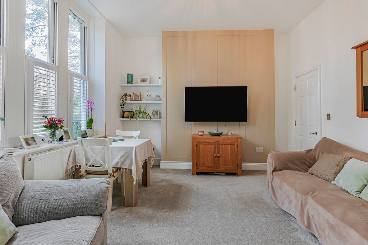 2 bedroom Flat in Bassett House, Knyveton Road