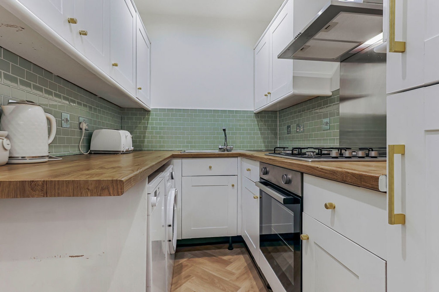 2 bedroom Flat in Bassett House, Knyveton Road