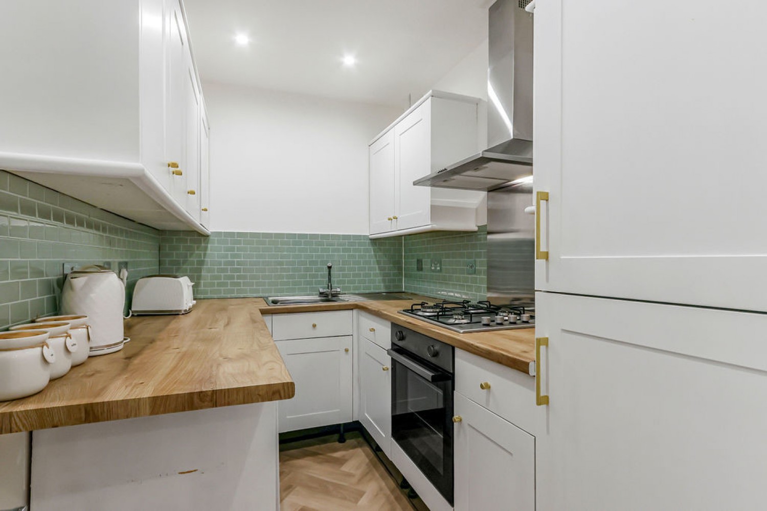 2 bedroom Flat in Bassett House, Knyveton Road