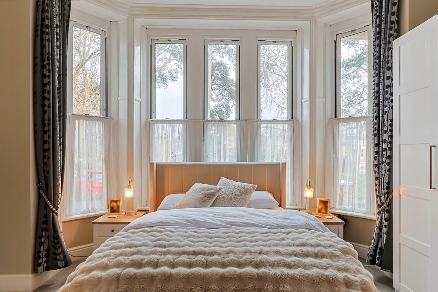 2 bedroom Flat in Bassett House, Knyveton Road