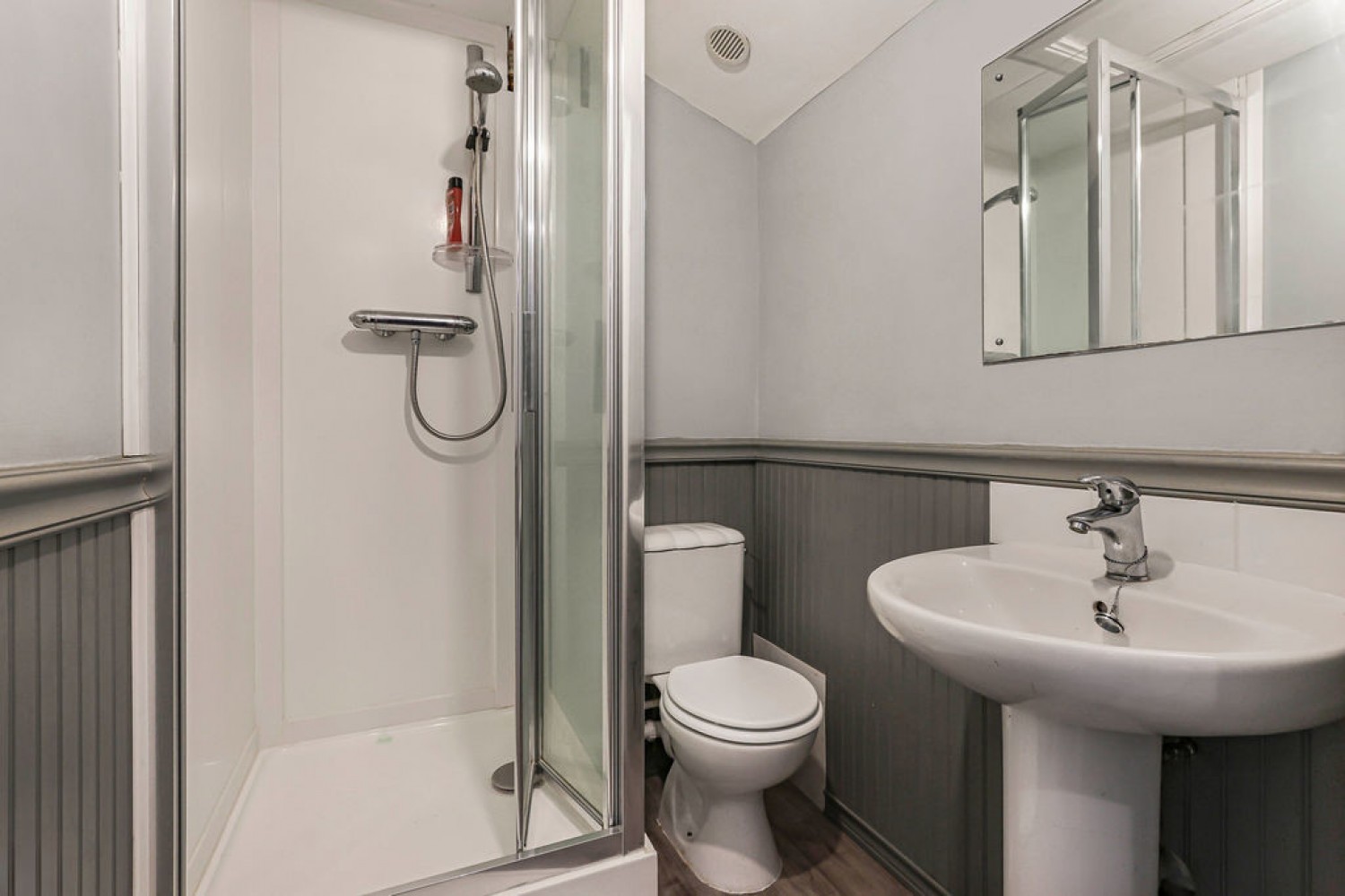 3 bedroom Bungalow in Archway Road, Poole