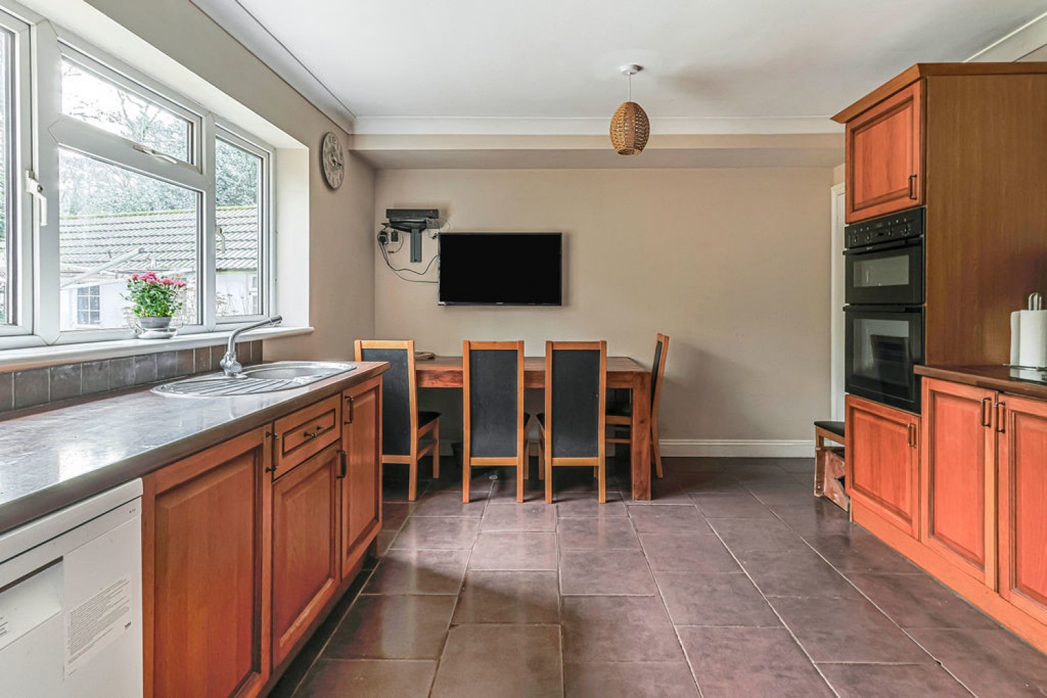 3 bedroom Bungalow in Archway Road, Poole