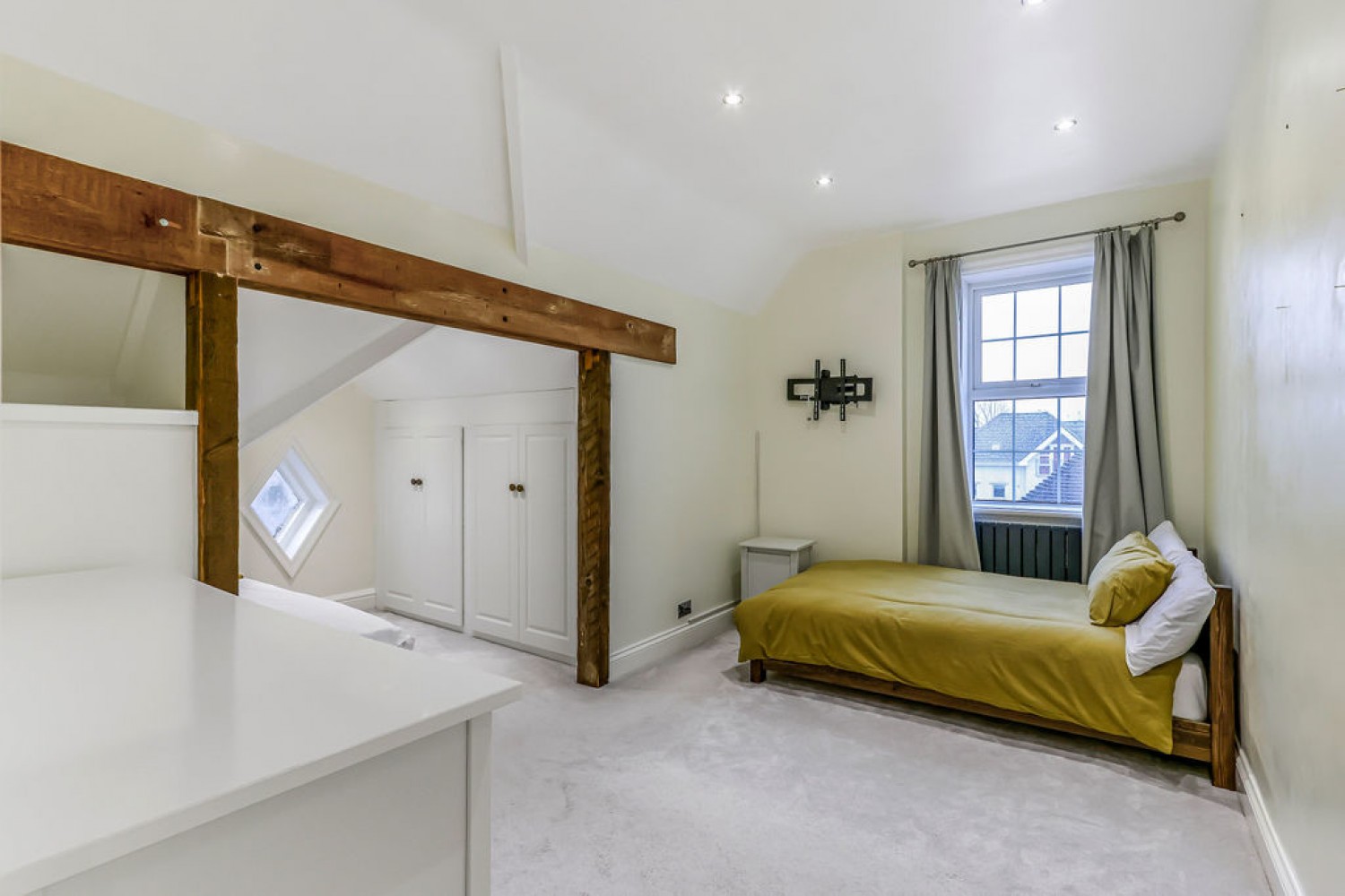 2 bedroom Flat for Sale Queens Park, Bournemouth, Dorset