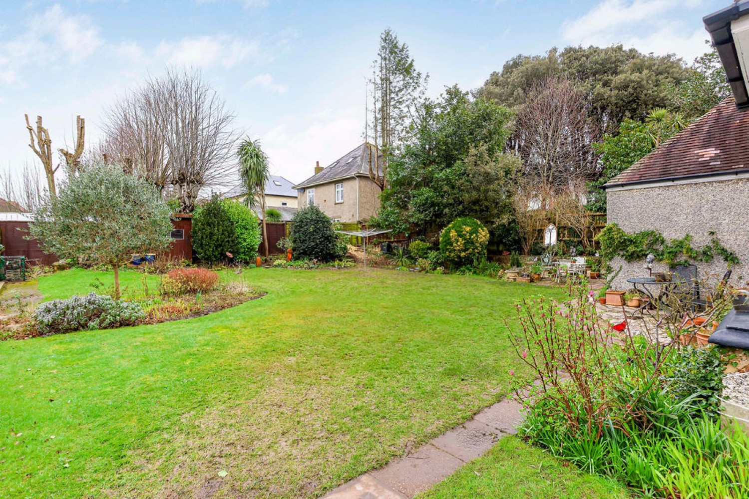 2 bedroom Flat for Sale Queens Park, Bournemouth, Dorset