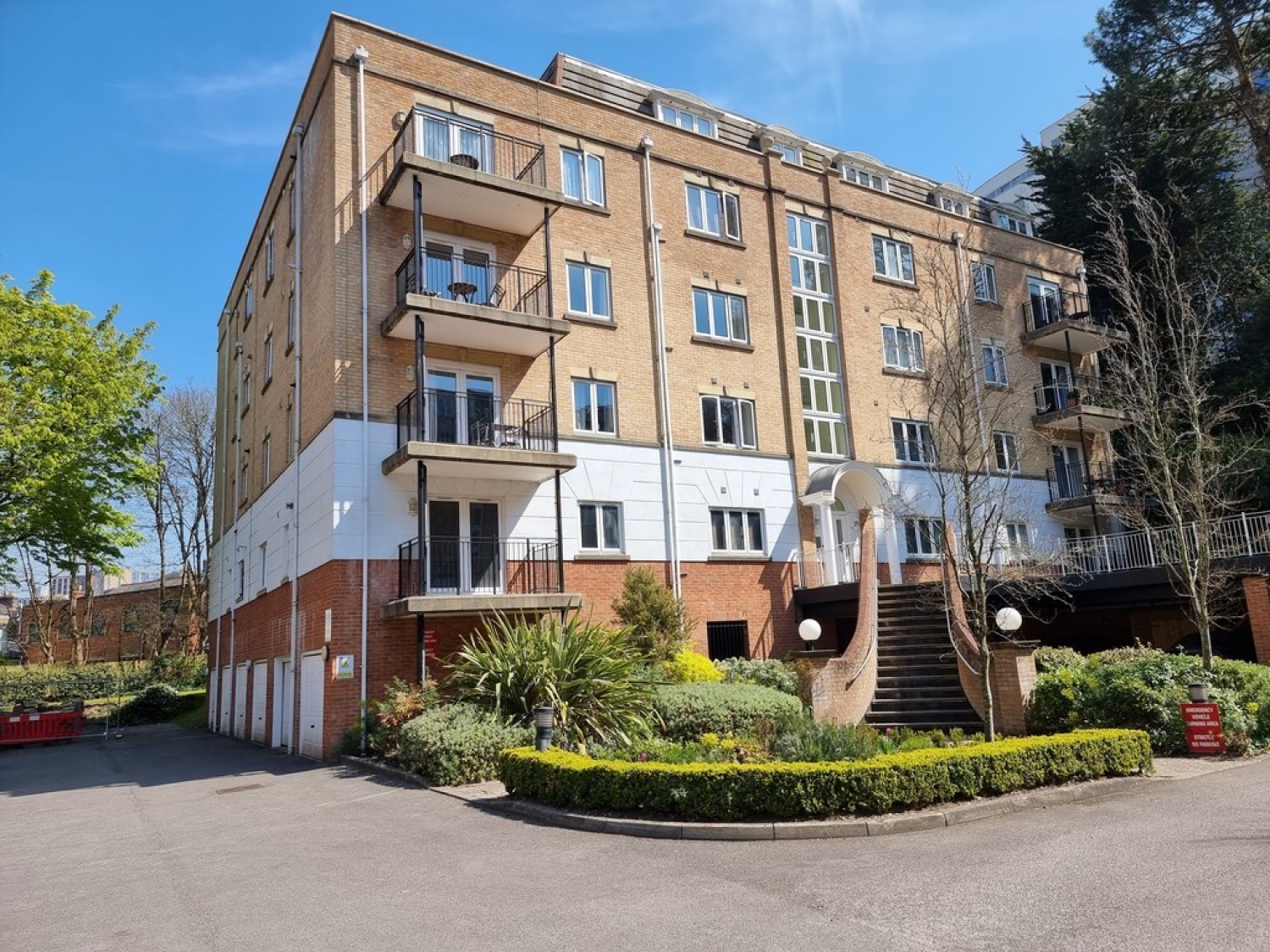 2 bedroom Flat for Sale St Peters Road, Bournemouth