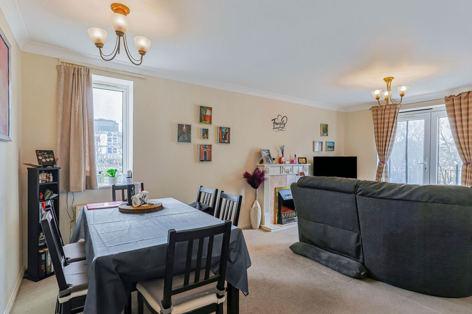 2 bedroom Flat in St Peters Road, Bournemouth