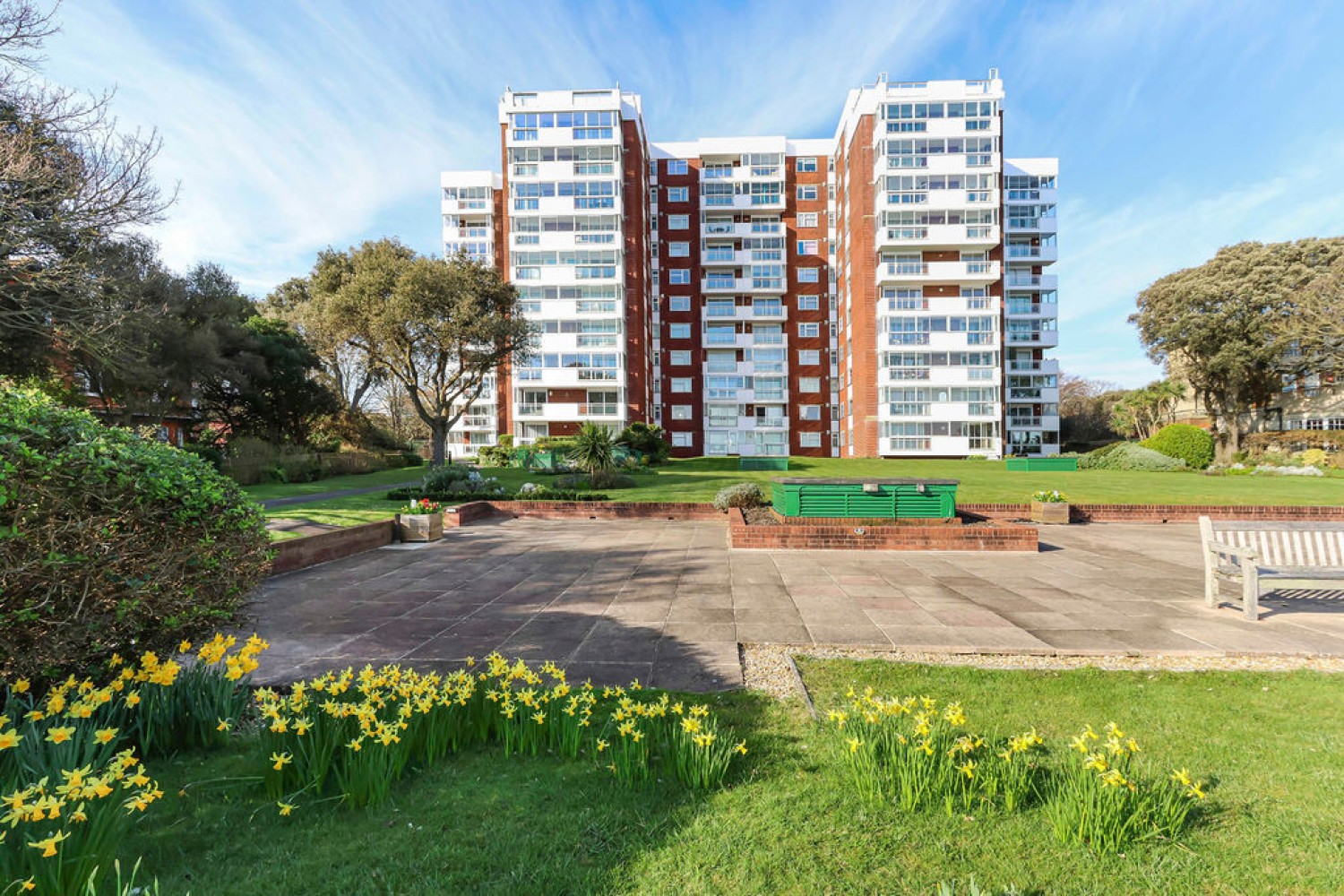 3 bedroom Flat for Sale Bournemouth, Dorset