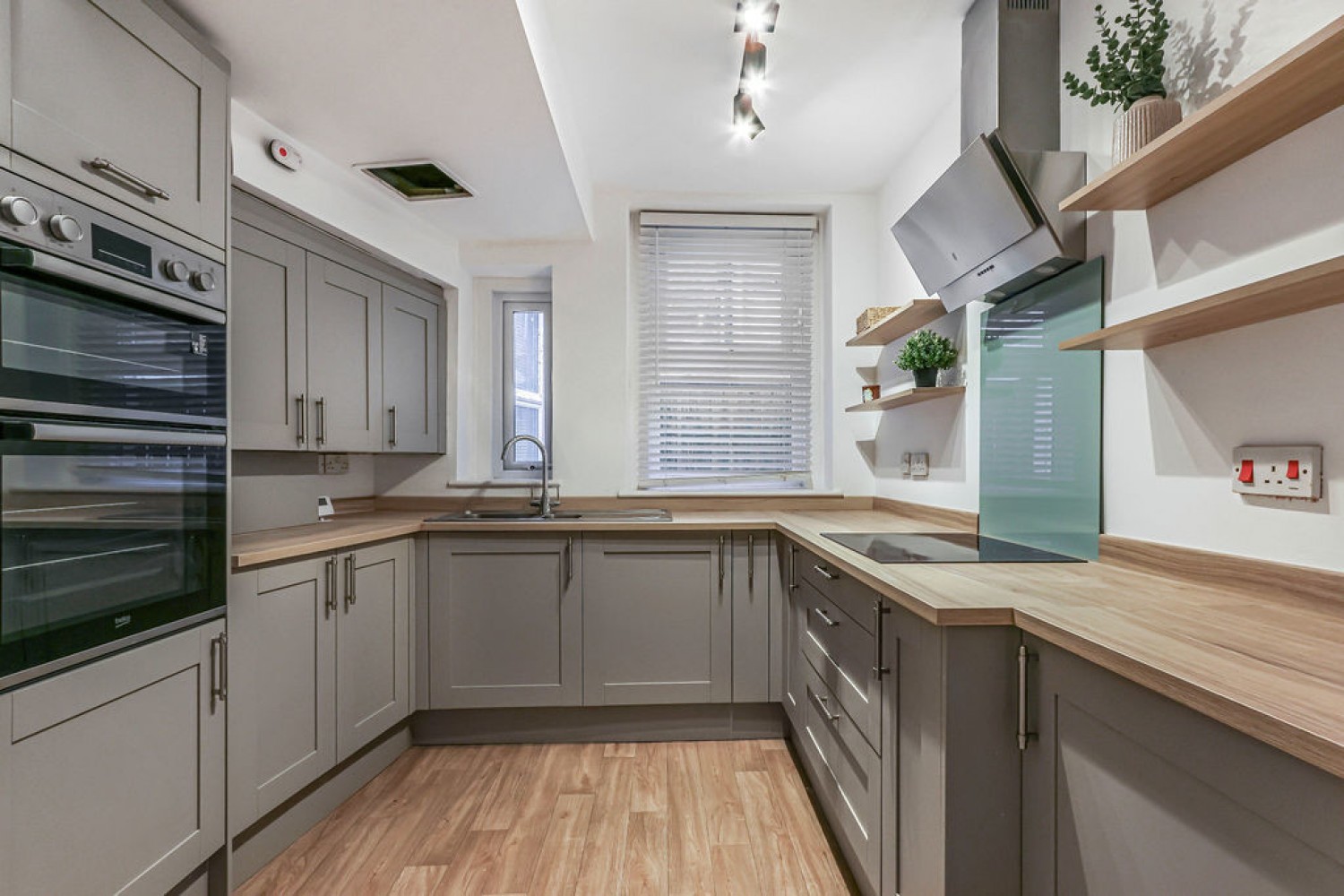 2 bedroom Flat for Sale Undercliff Road, Bournemouth