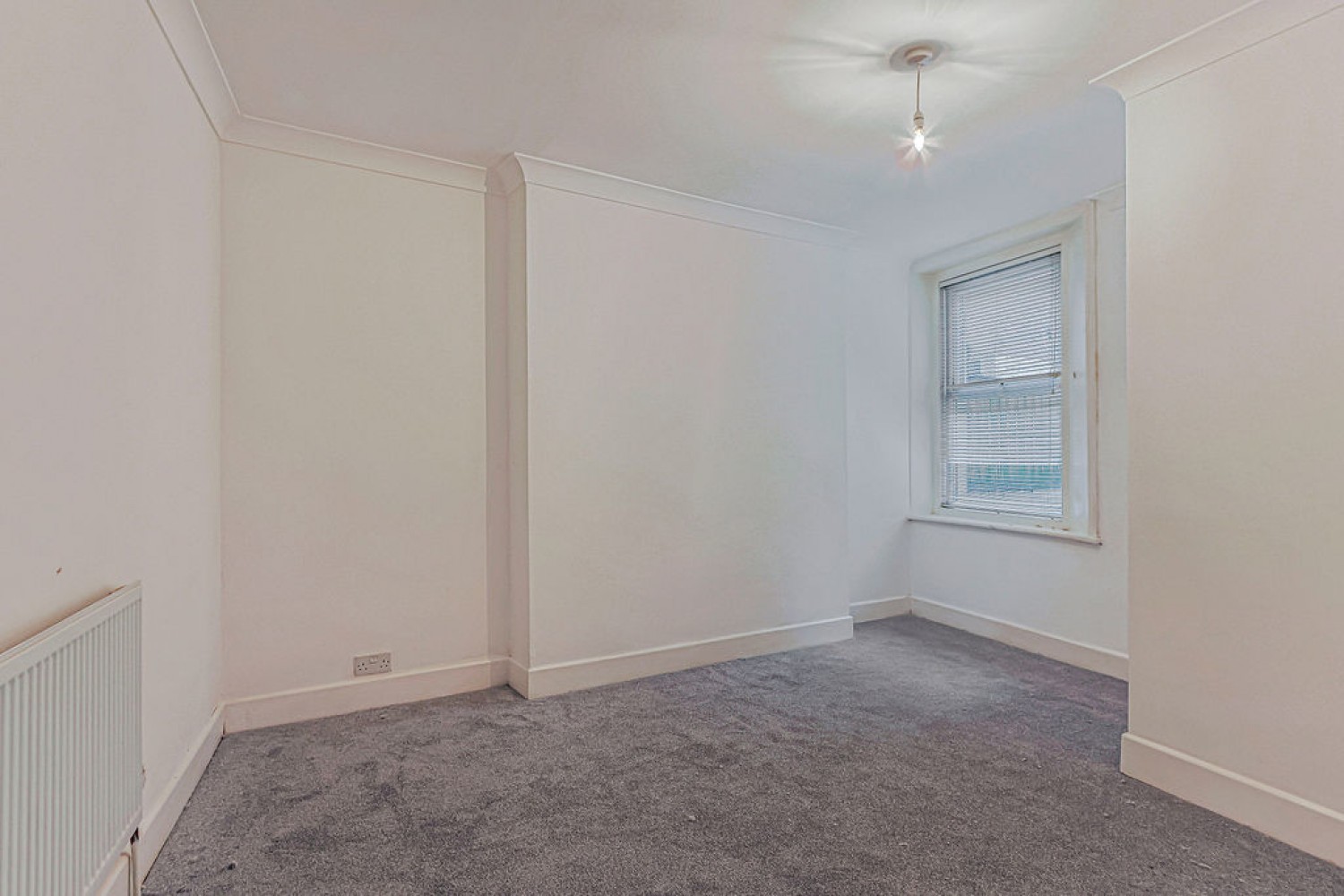 2 bedroom Flat for Sale Undercliff Road, Bournemouth