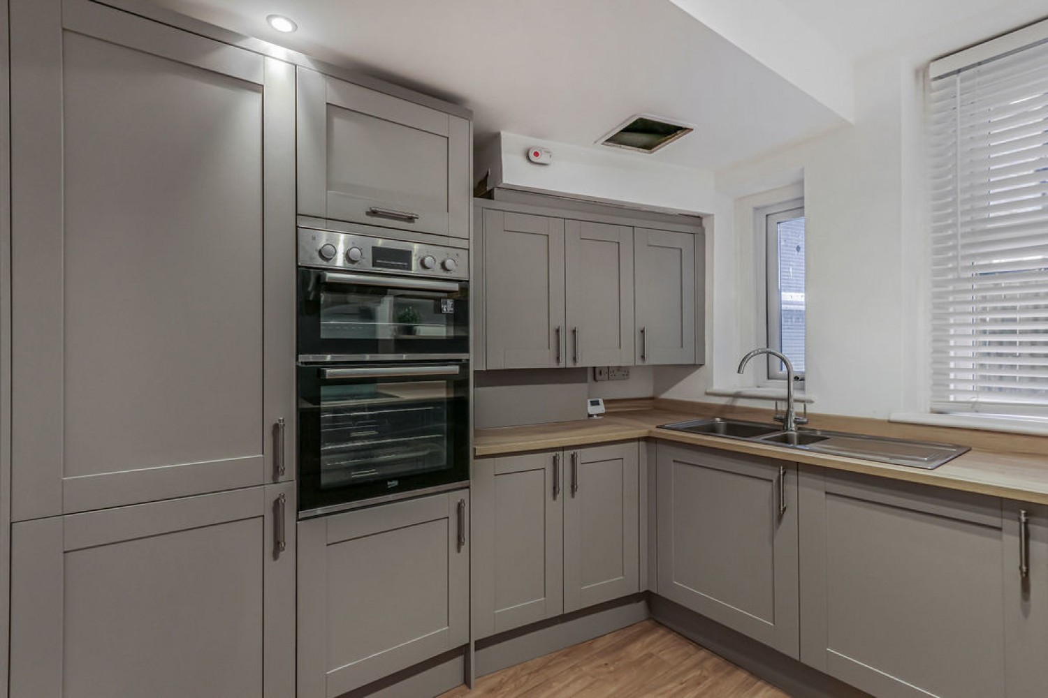 2 bedroom Flat for Sale Undercliff Road, Bournemouth