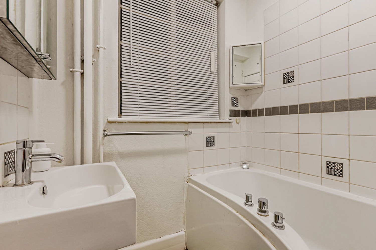 2 bedroom Flat for Sale Christchurch Road, Bournemouth