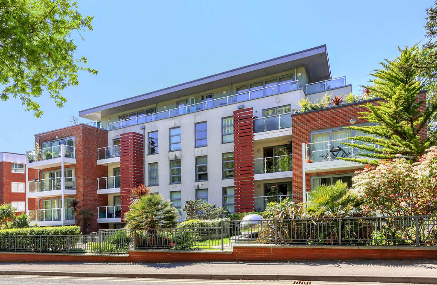 2 bedroom Flat for Sale Branksome Wood Road, Bournemouth