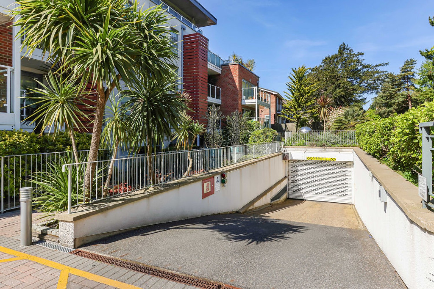2 bedroom Flat for Sale Branksome Wood Road, Bournemouth