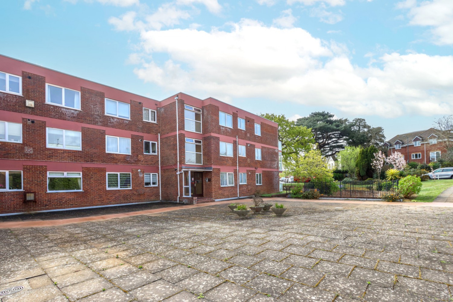 2 bedroom Flat for Sale Grove Gardens, 116 Southbourne Road