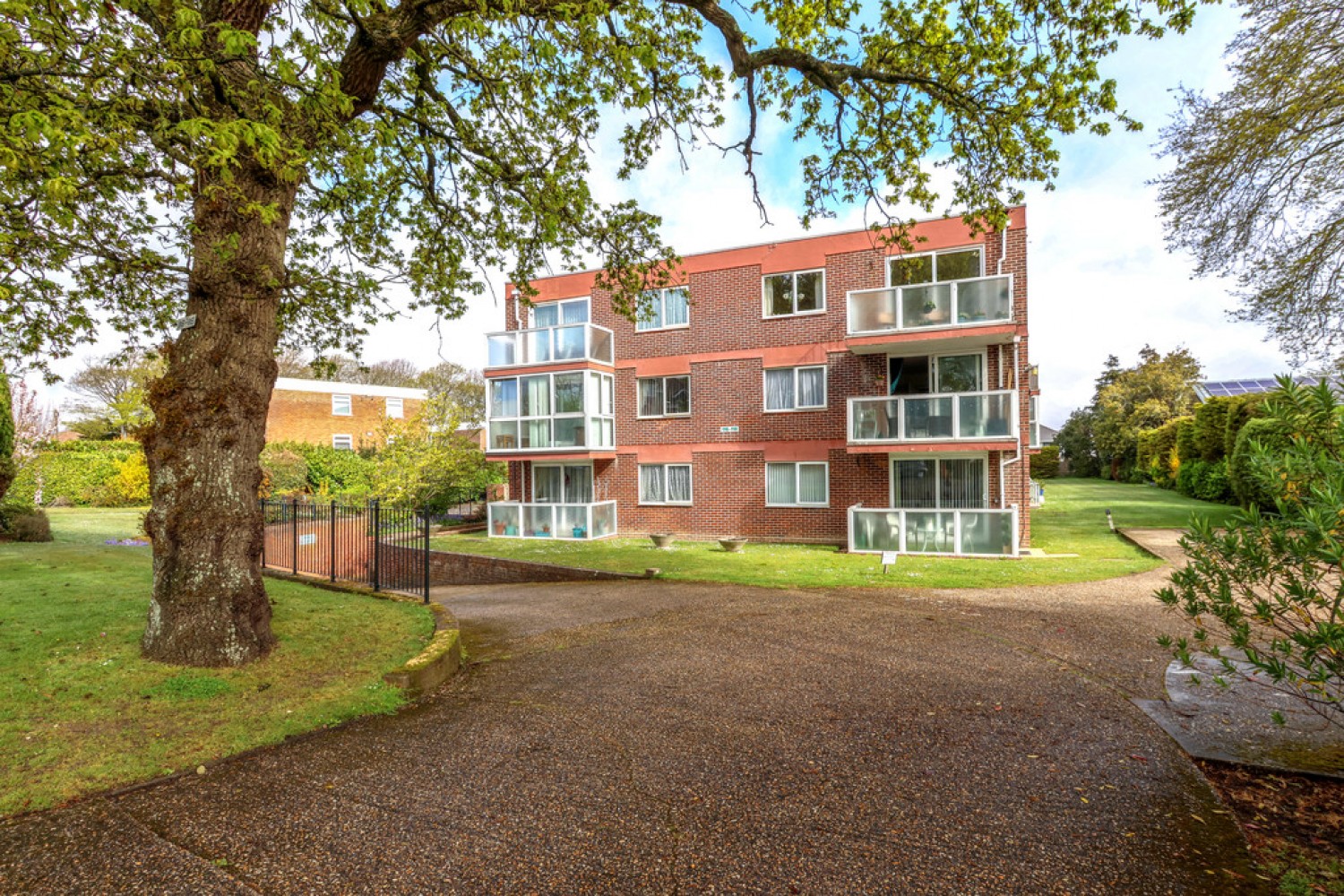 2 bedroom Flat for Sale Grove Gardens, 116 Southbourne Road