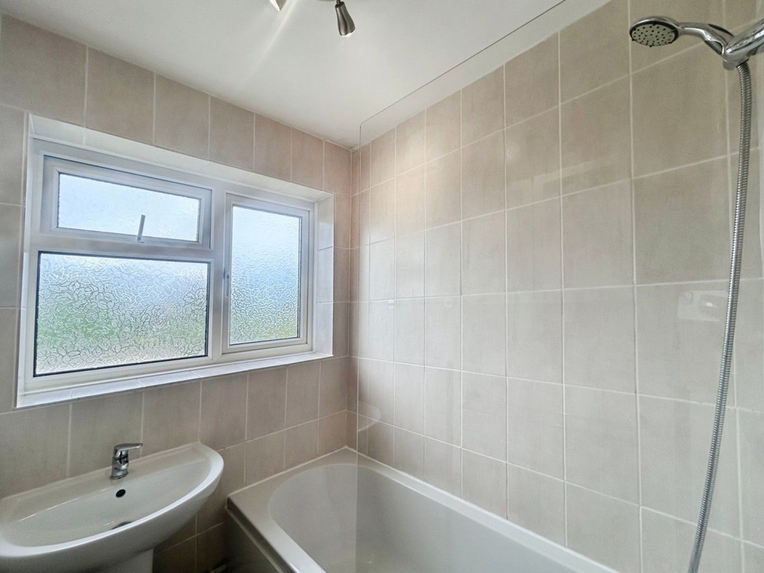 2 bedroom Flat for Letting West Cliff Road, Bournemouth